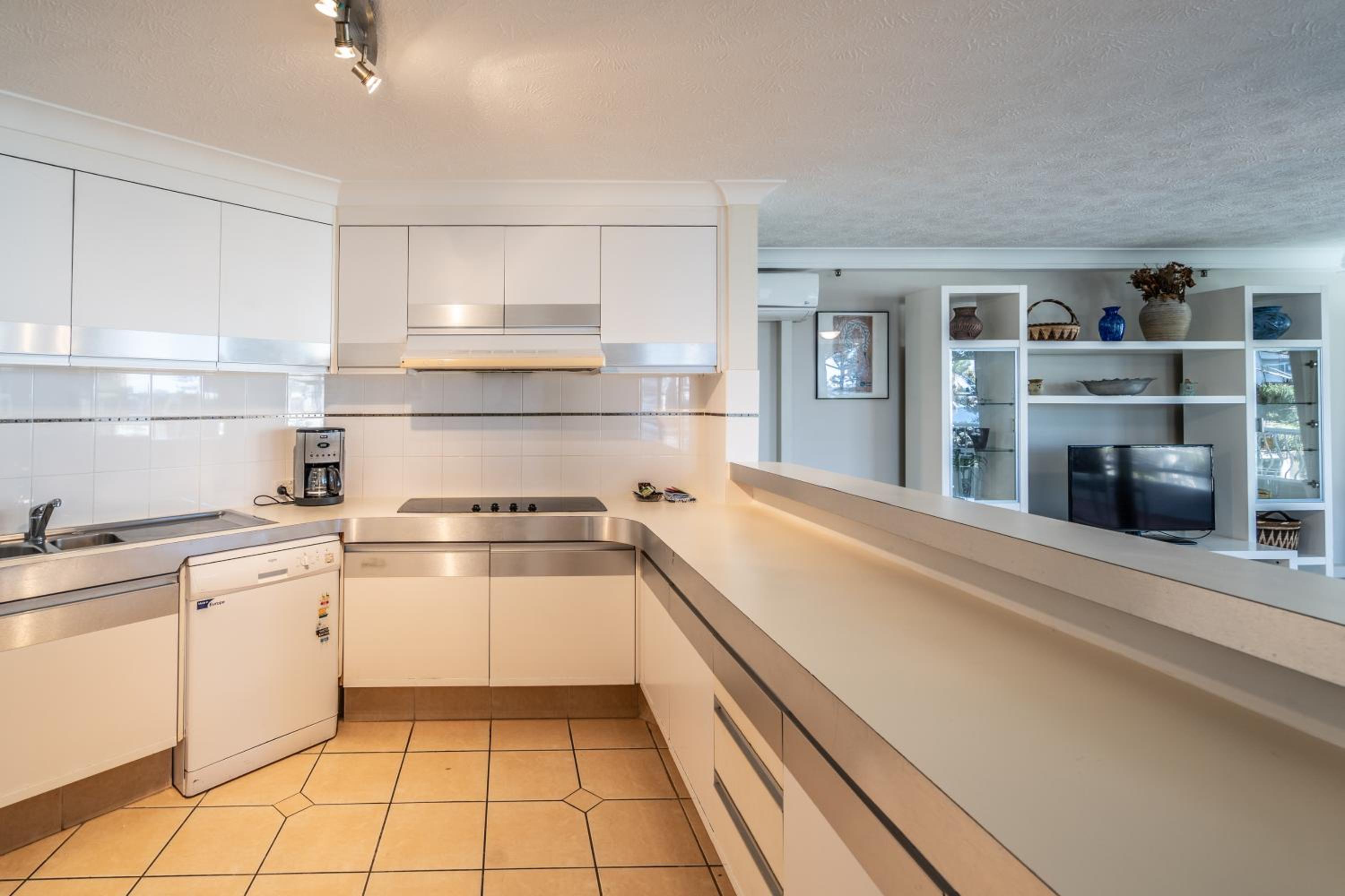 Basic Three-Bedroom Apartment - Photo 10