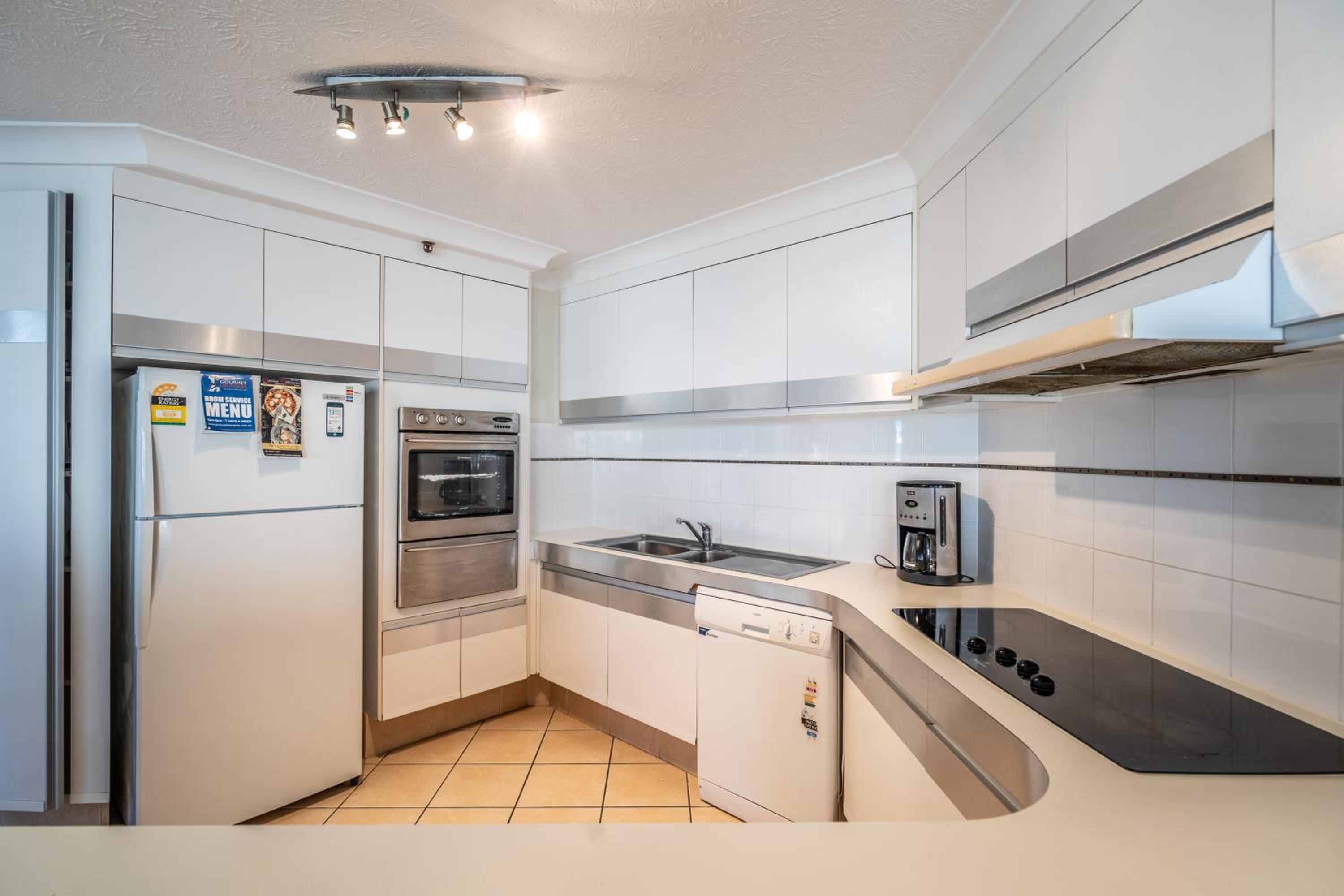 Basic Three-Bedroom Apartment - Photo 9