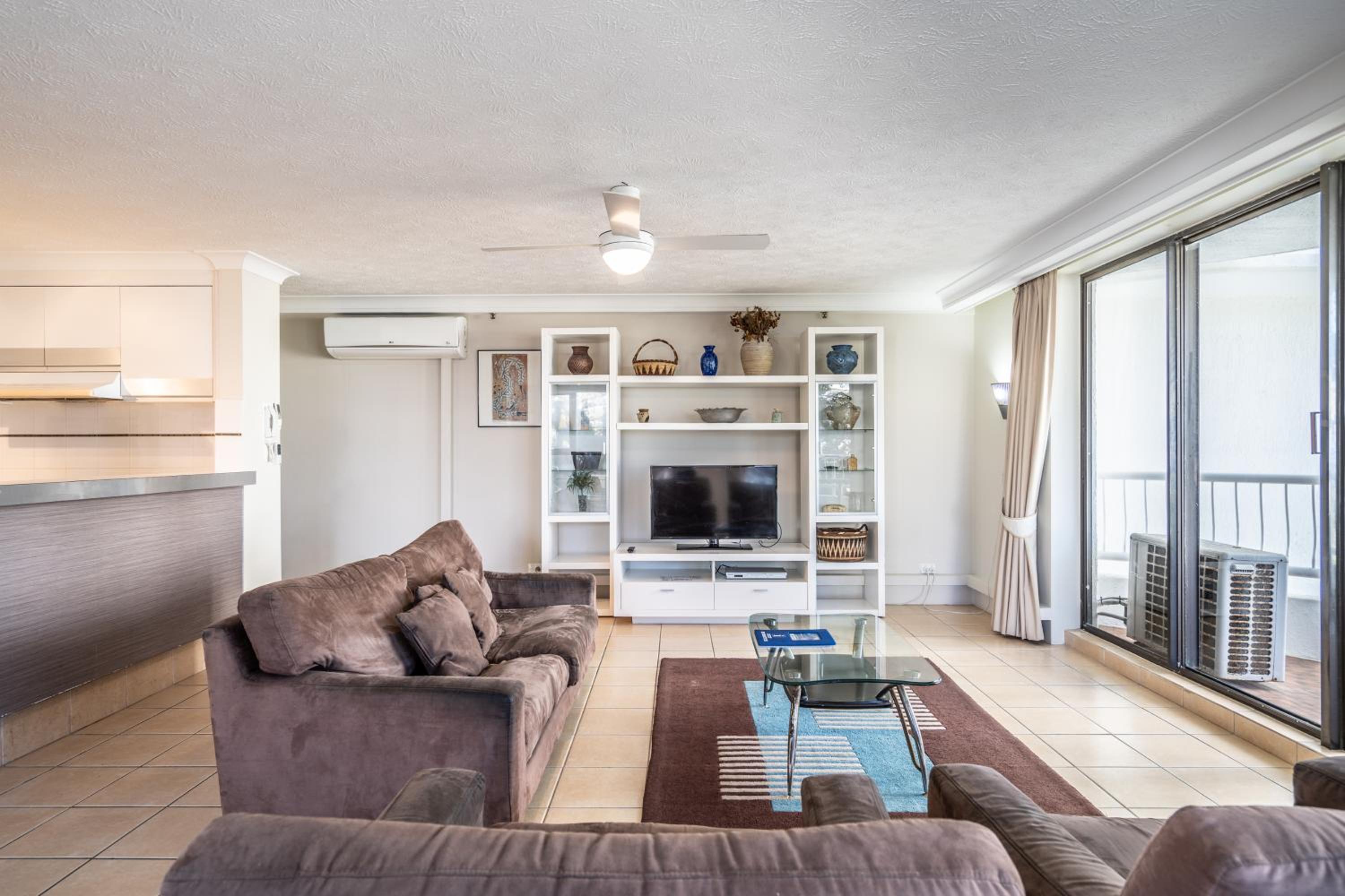 Basic Three-Bedroom Apartment - Photo 8
