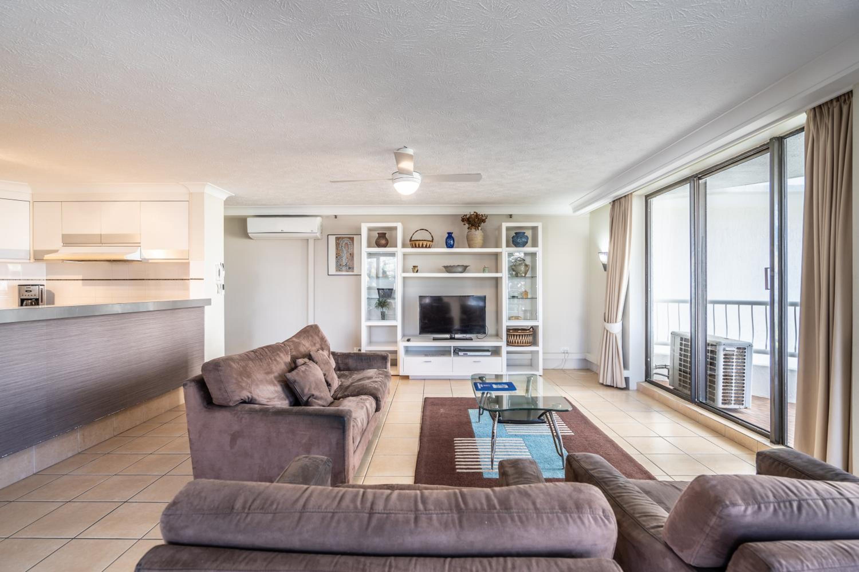 Basic Three-Bedroom Apartment - Photo 7