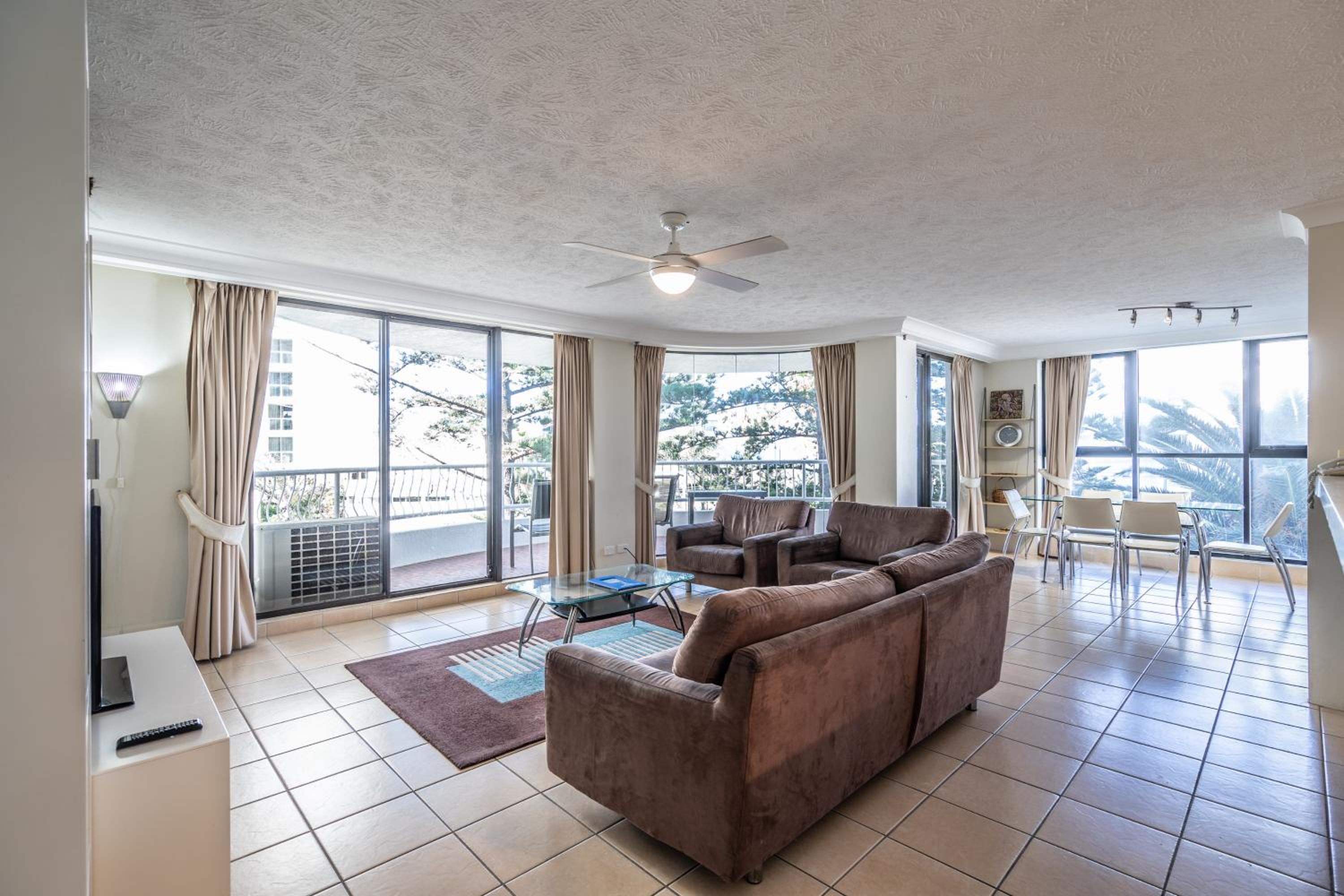 Basic Three-Bedroom Apartment - Photo 4