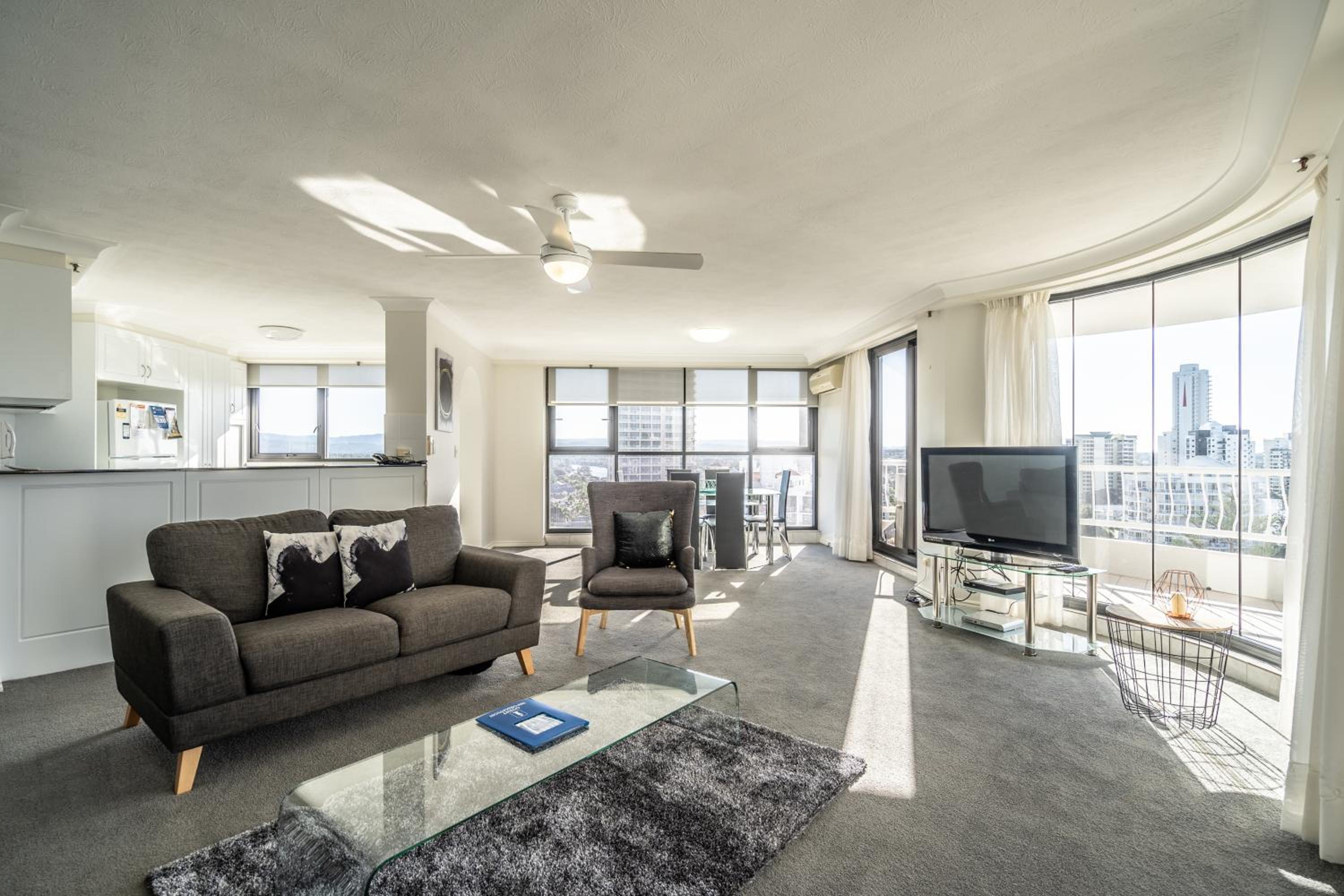 Superior One-Bedroom Apartment - Photo 16