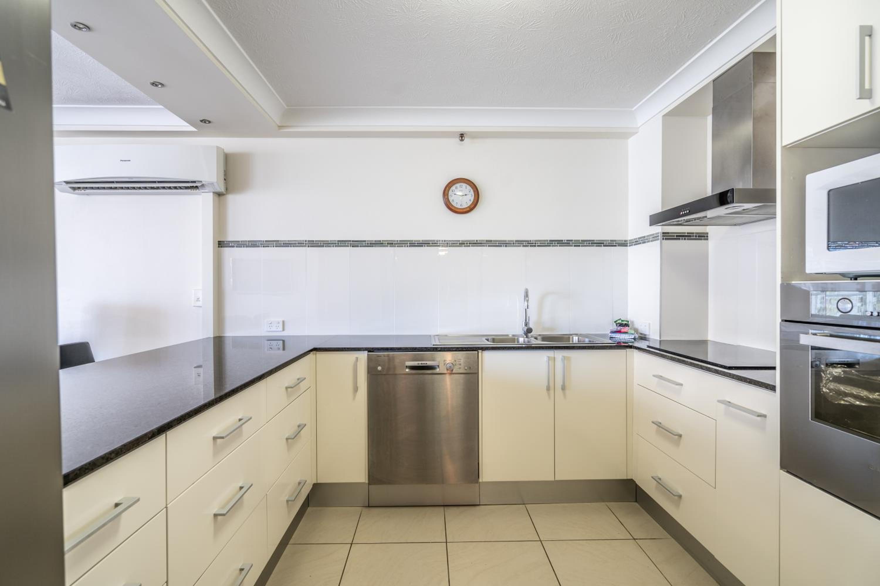 Superior One-Bedroom Apartment - Photo 12
