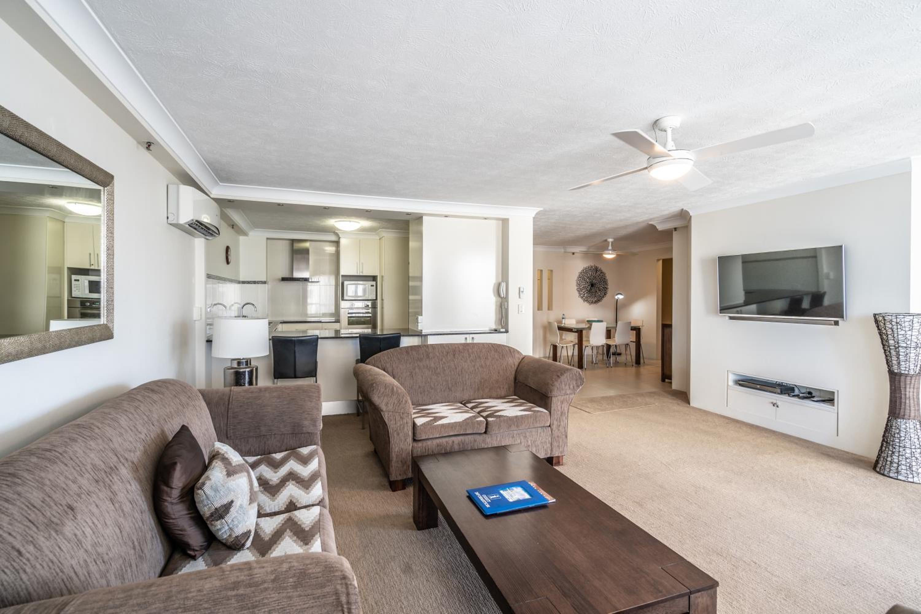 Superior One-Bedroom Apartment - Photo 11