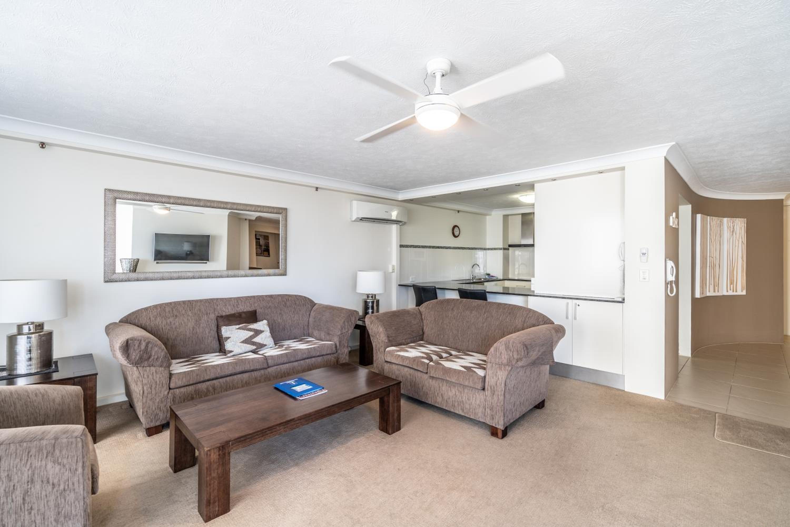 Superior One-Bedroom Apartment - Photo 10
