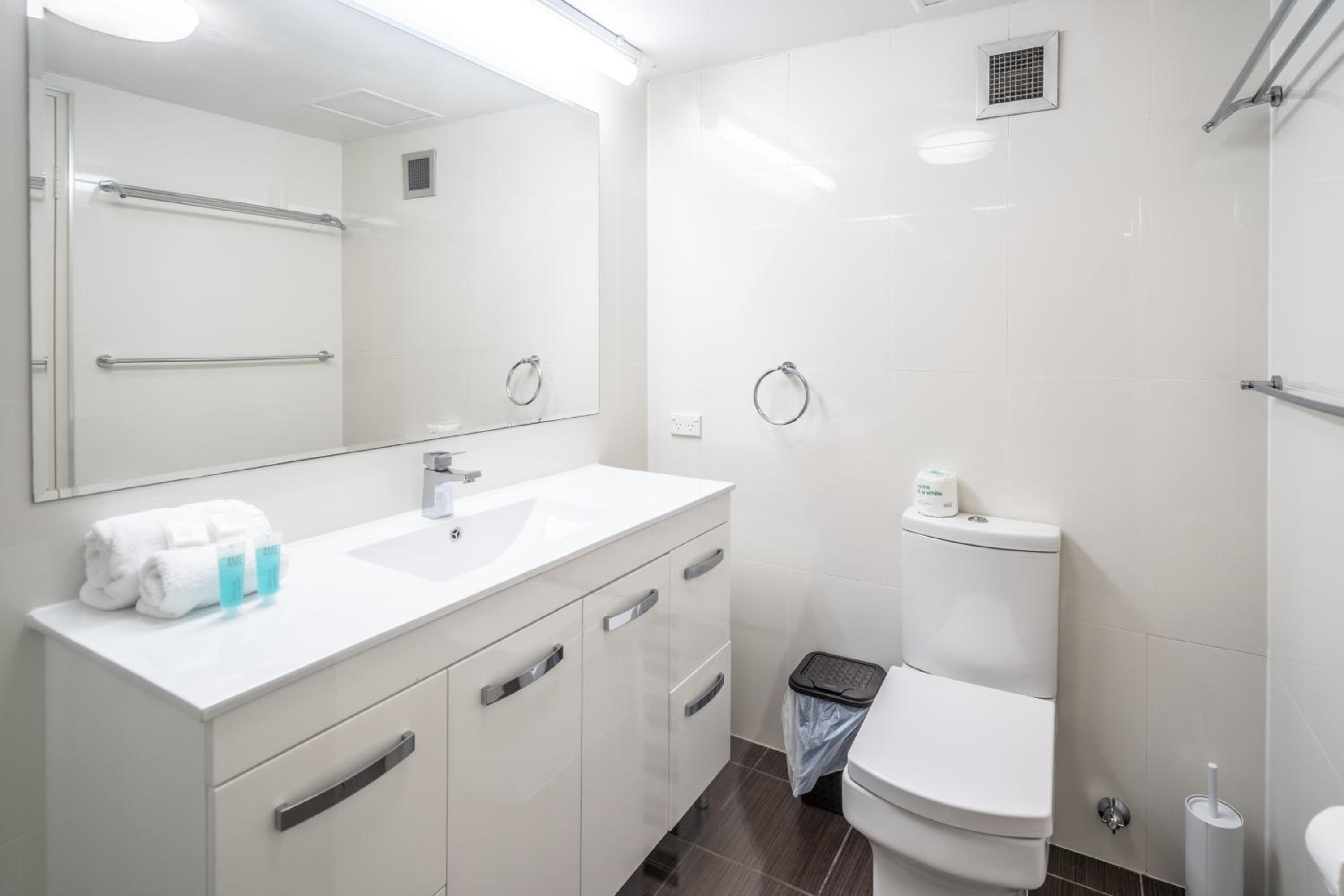 Superior Two-Bedroom Apartment - Photo 4