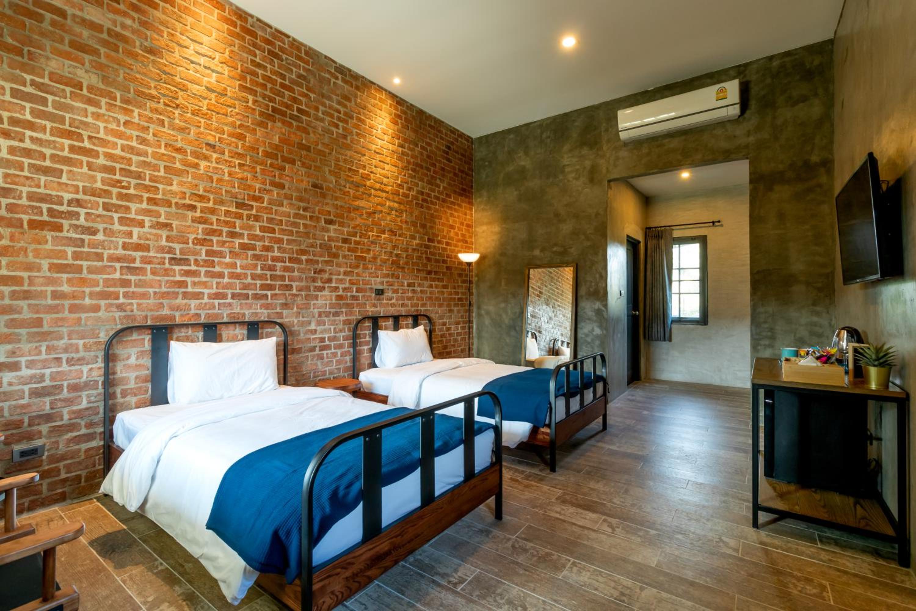 Deluxe Twin Room - Photo 2