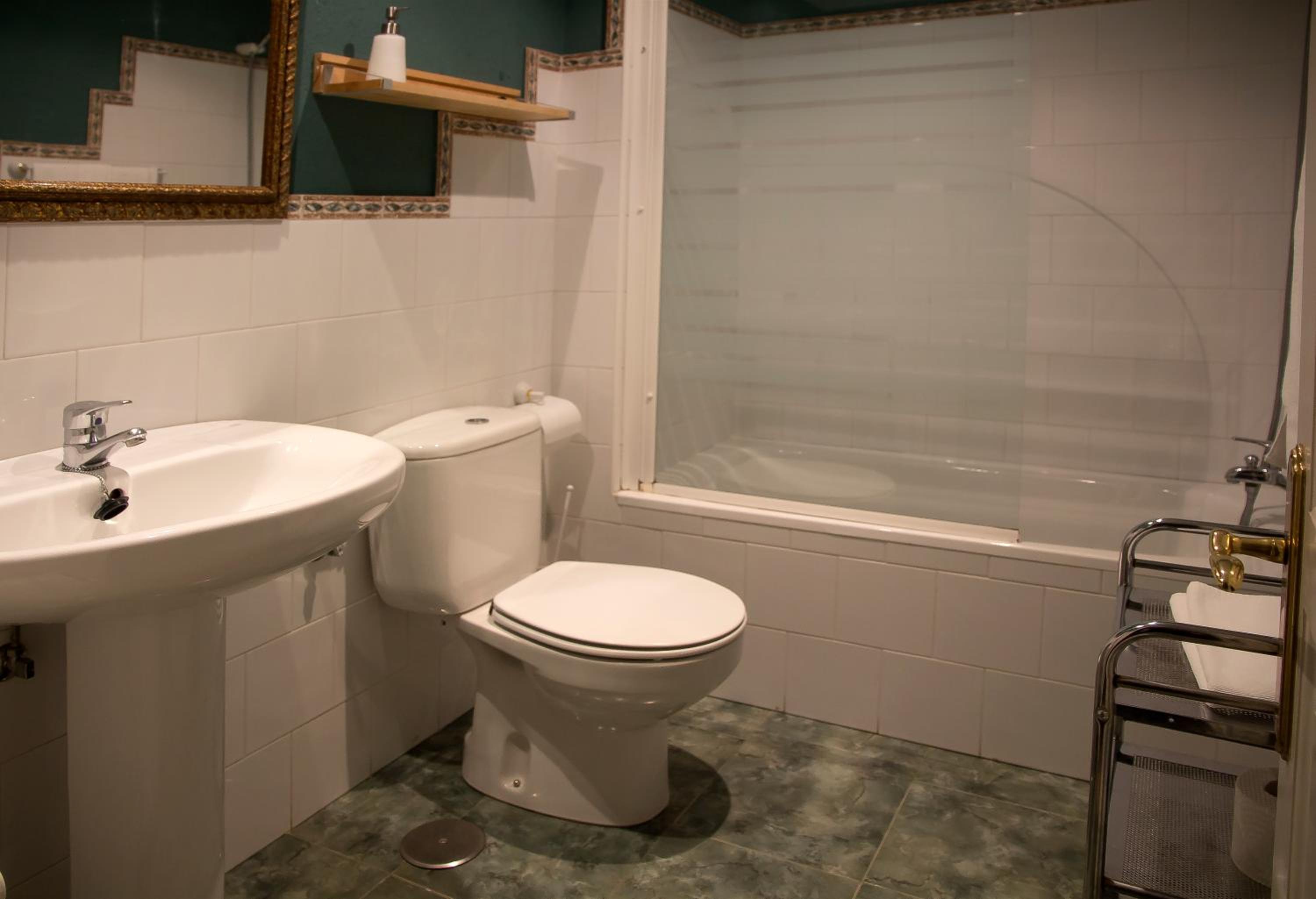 Two-Bedroom Apartment with View photo 3