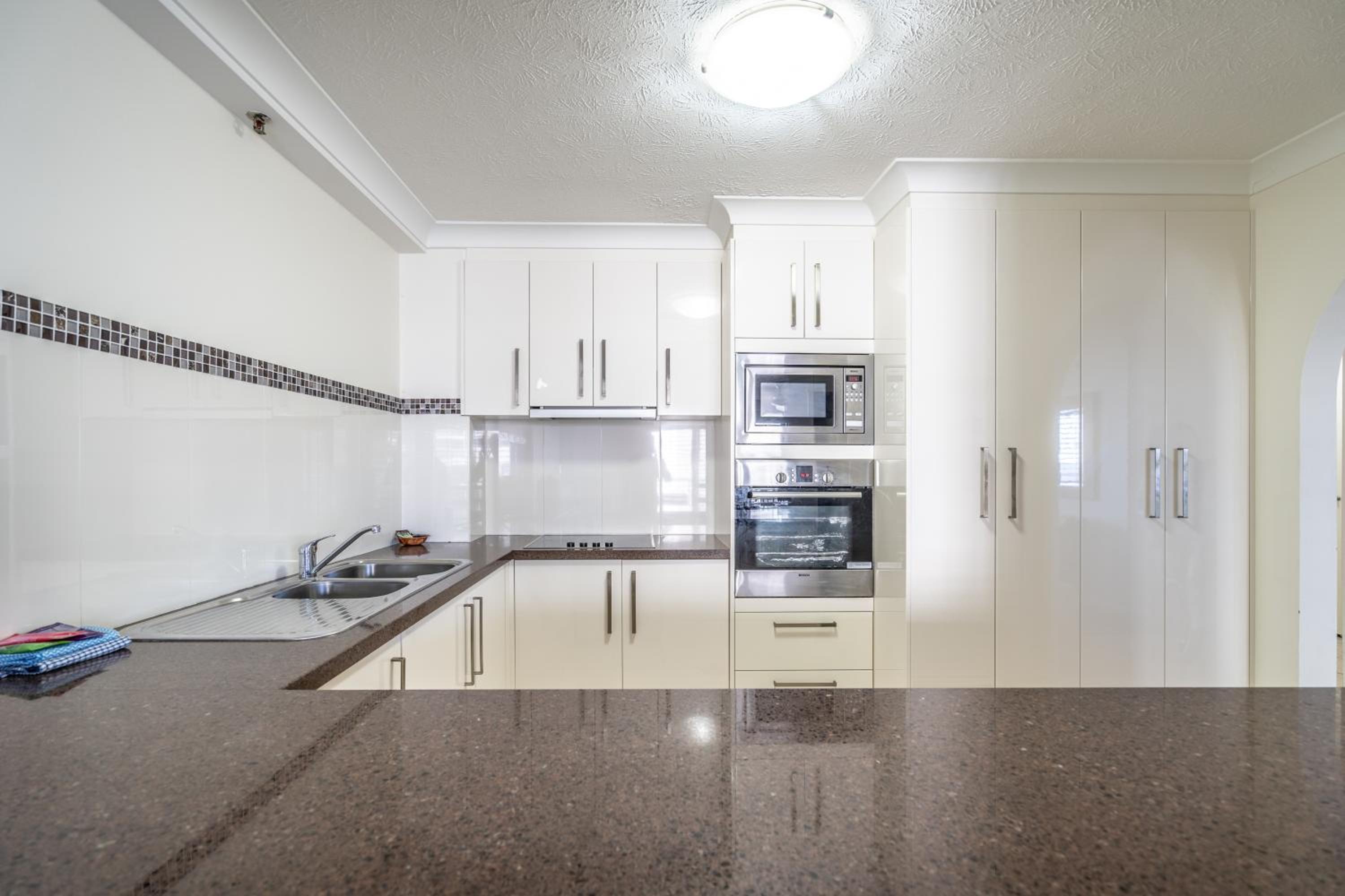 Superior One-Bedroom Apartment - Photo 5