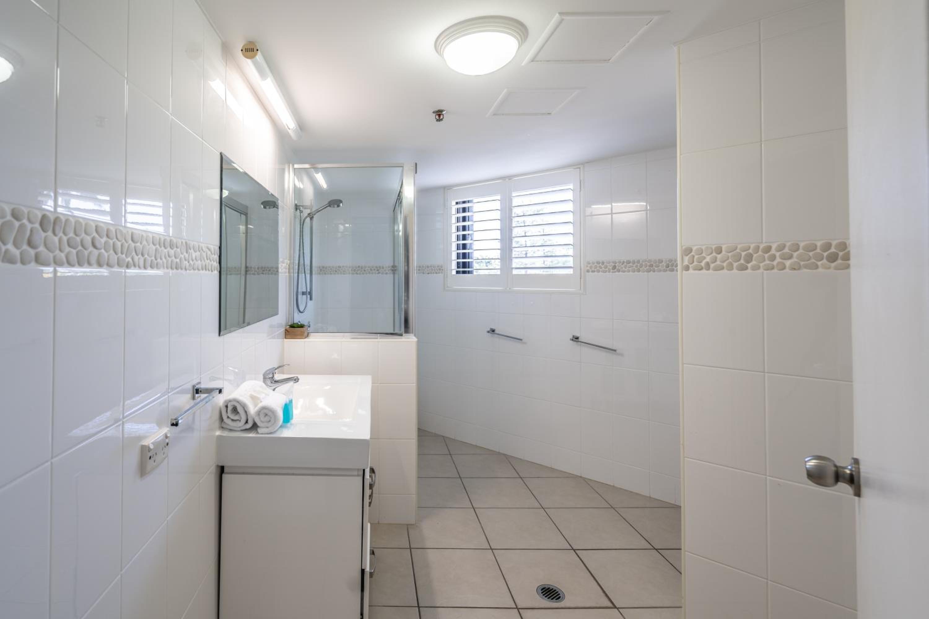 Standard Two-Bedroom Apartment - Photo 2