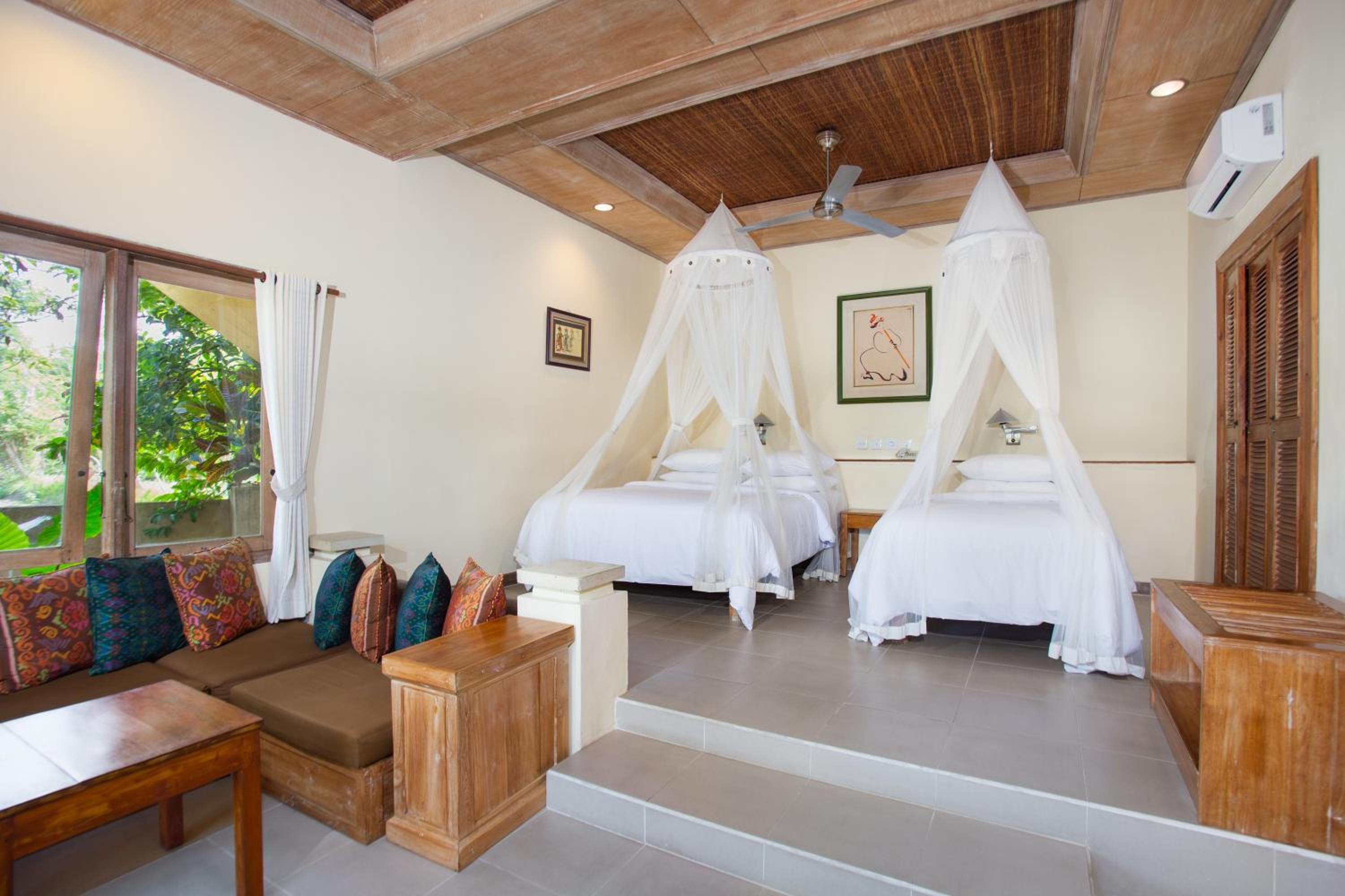 Deluxe Twin Room with Balcony