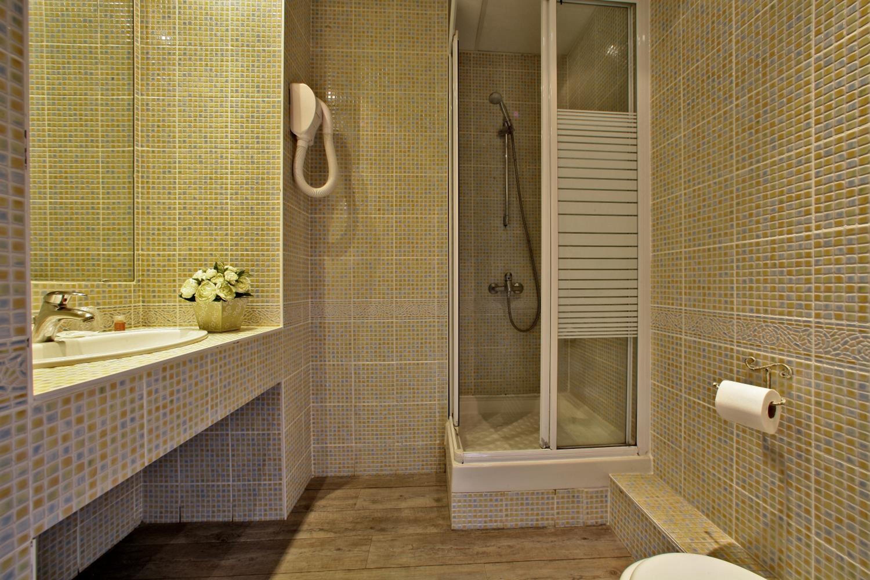 Standard Twin Room with Air Conditioning photo 2