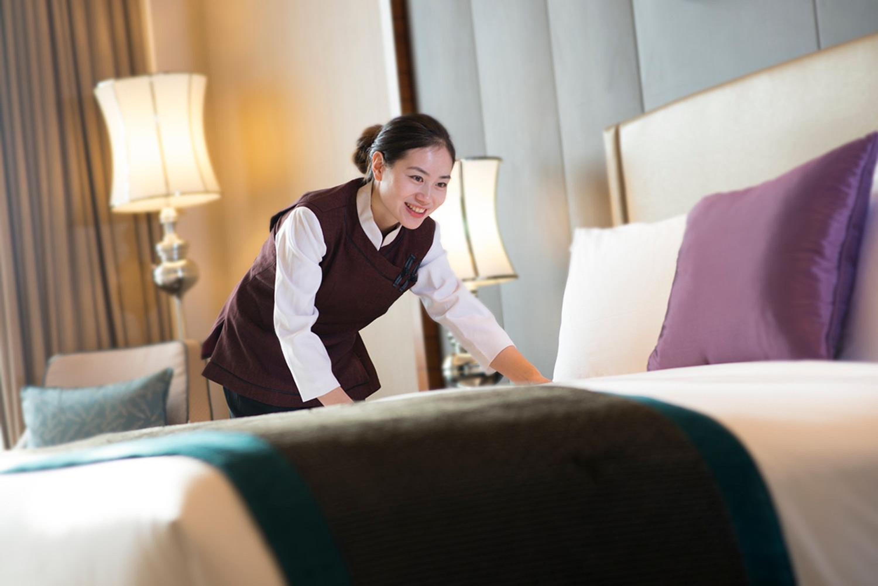 1 King Standard Lounge Access SM