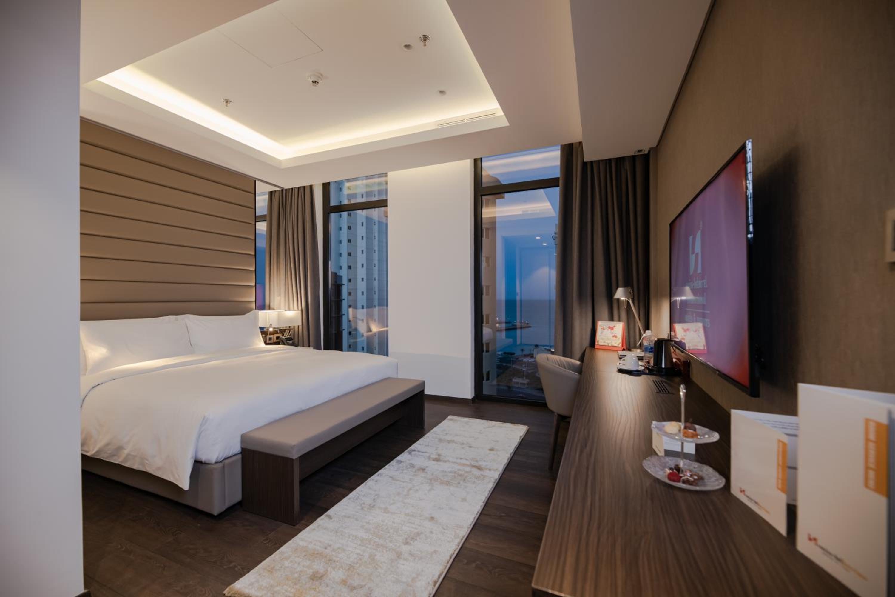 Two Bedroom Swiss-Super Suite  - Photo 10