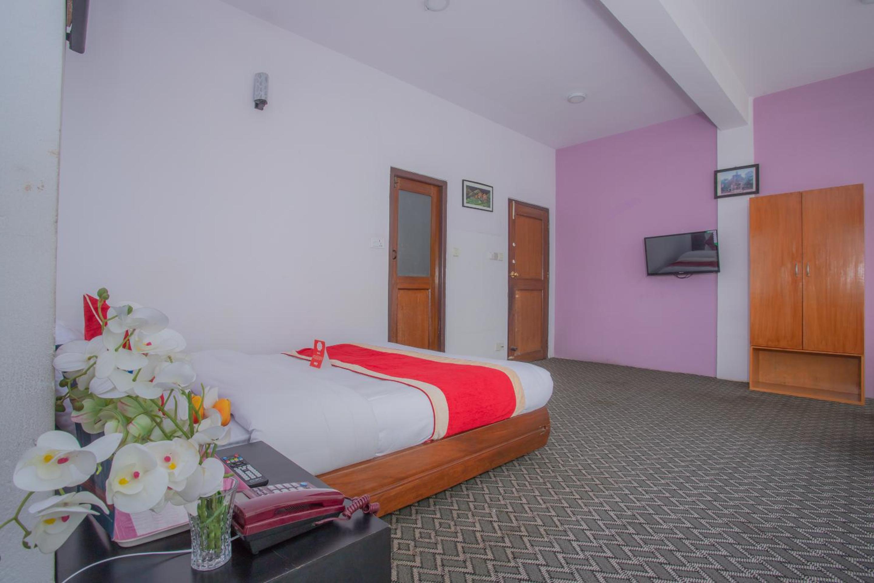 Deluxe Double Room - Photo 9