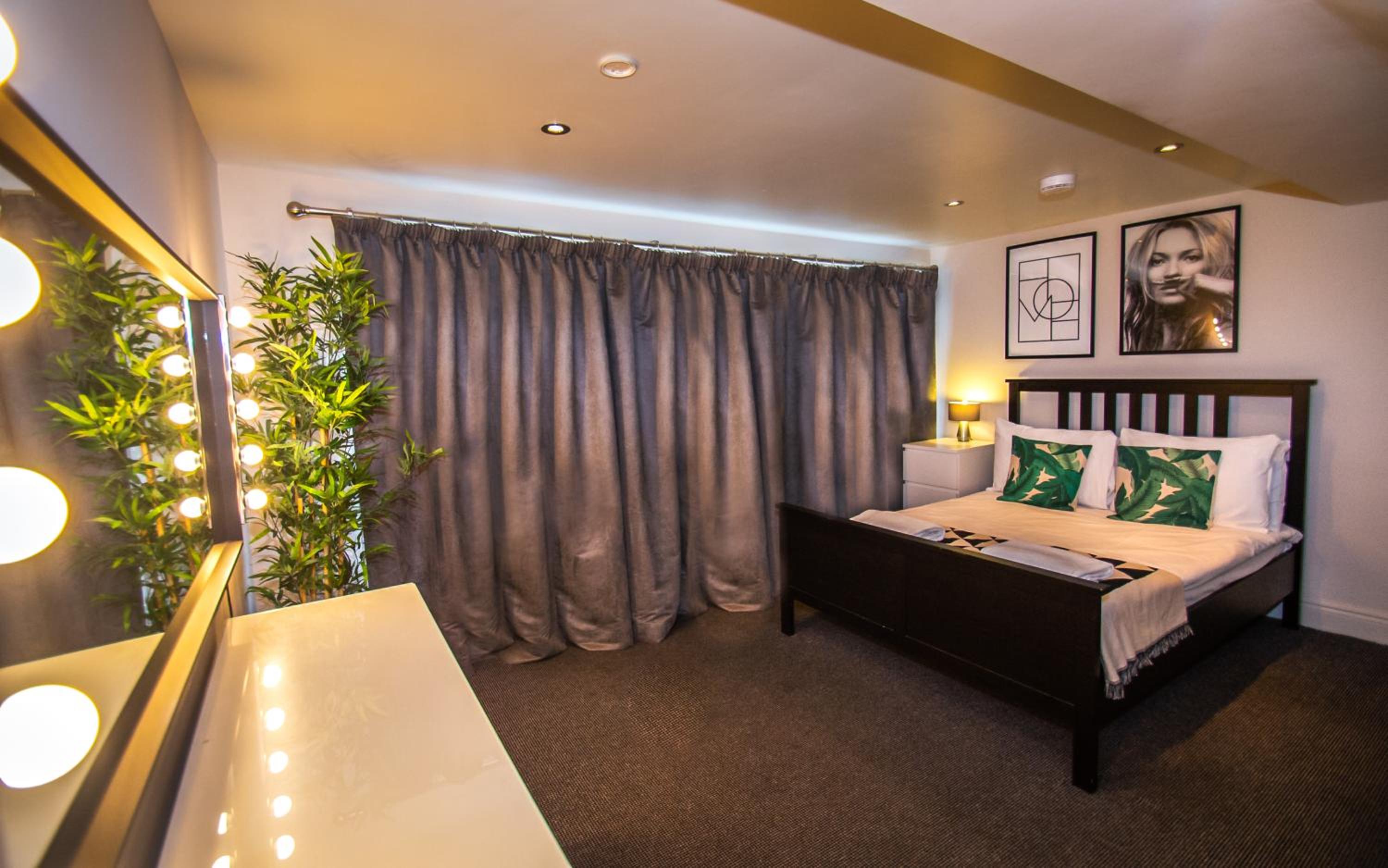 Four-Bedroom House - Photo 10