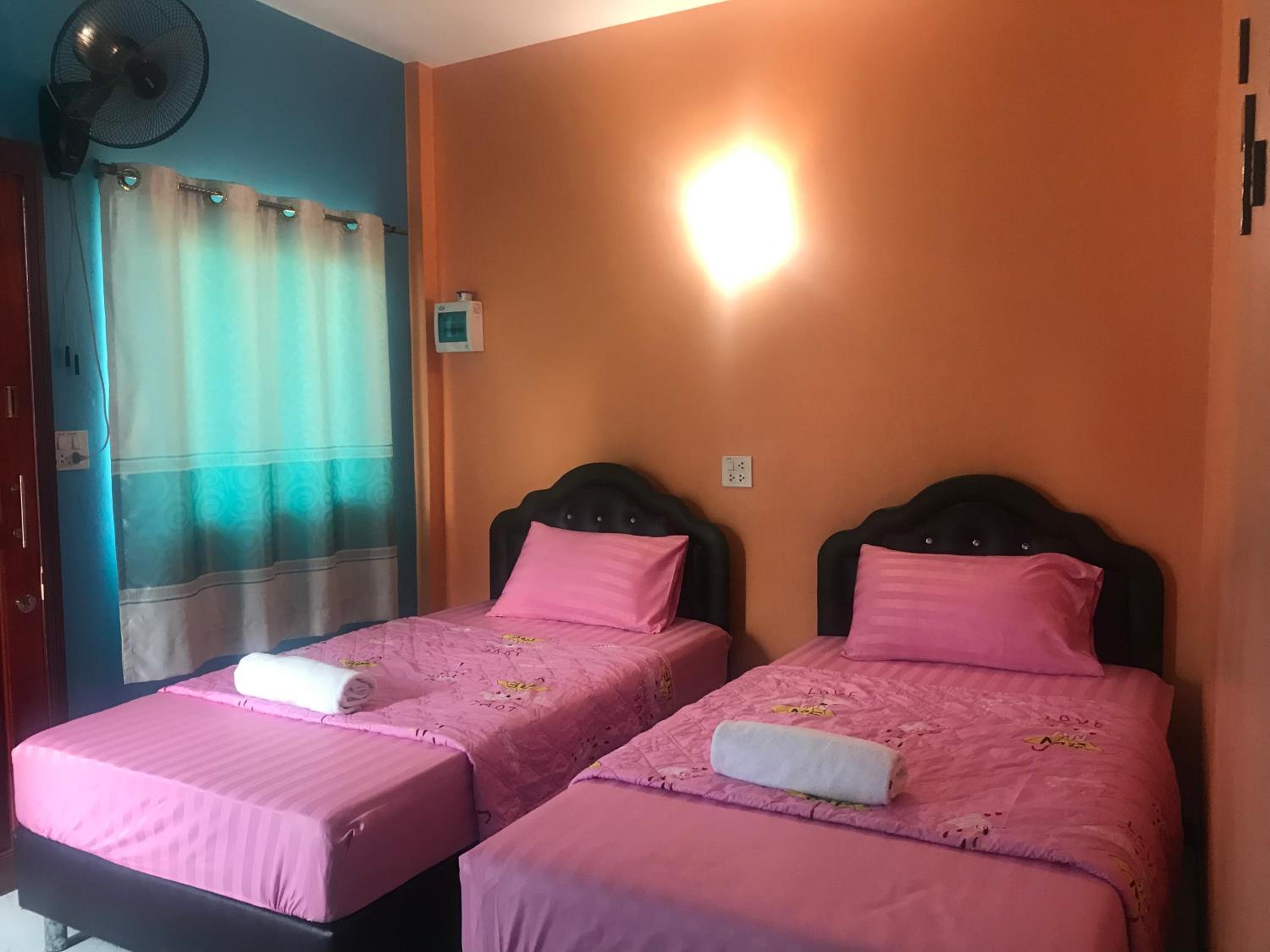 Deluxe Twin Room - Photo 11