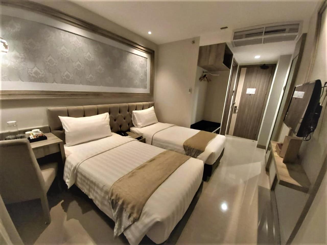 Standard Twin Room - Photo 2