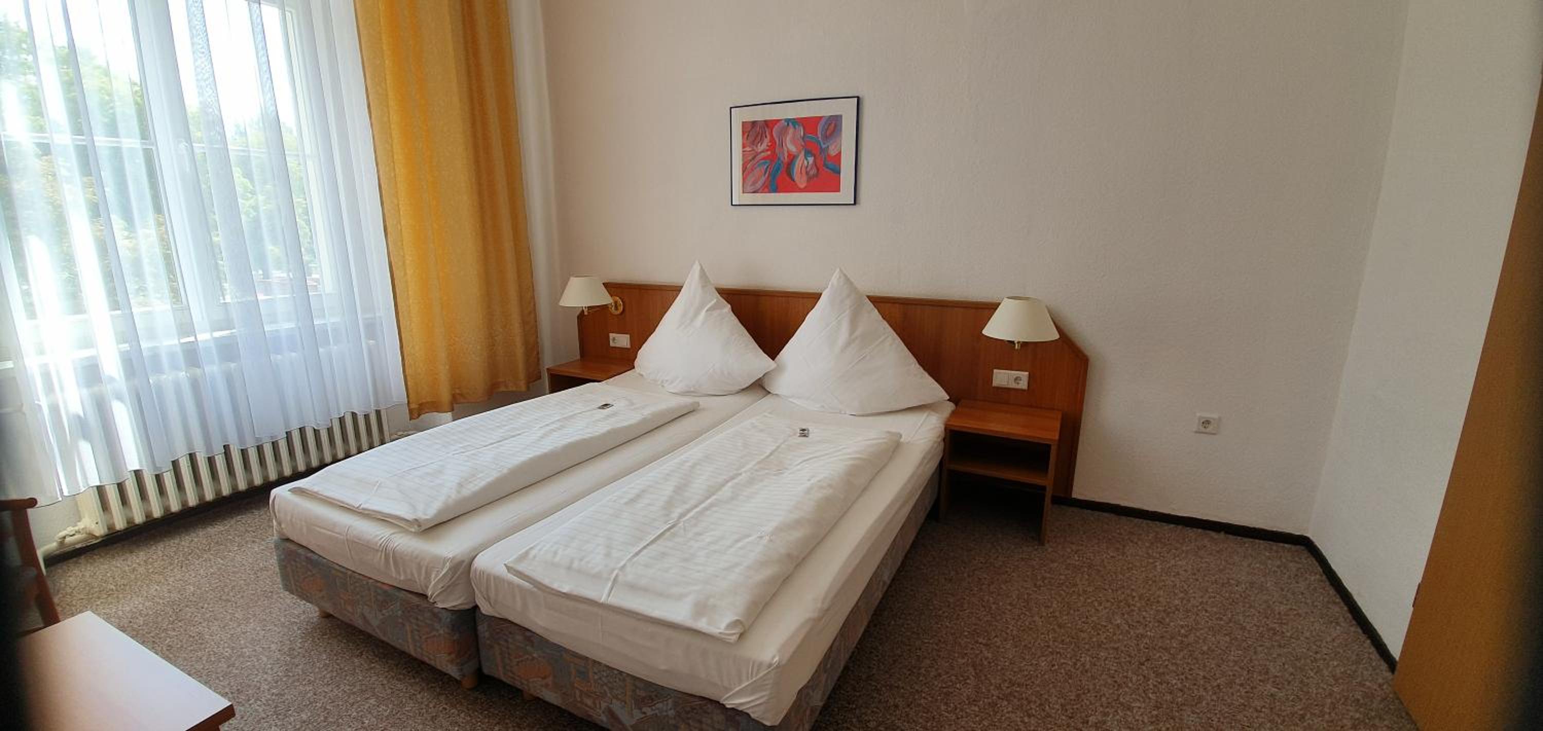 Twin Room - Photo 3
