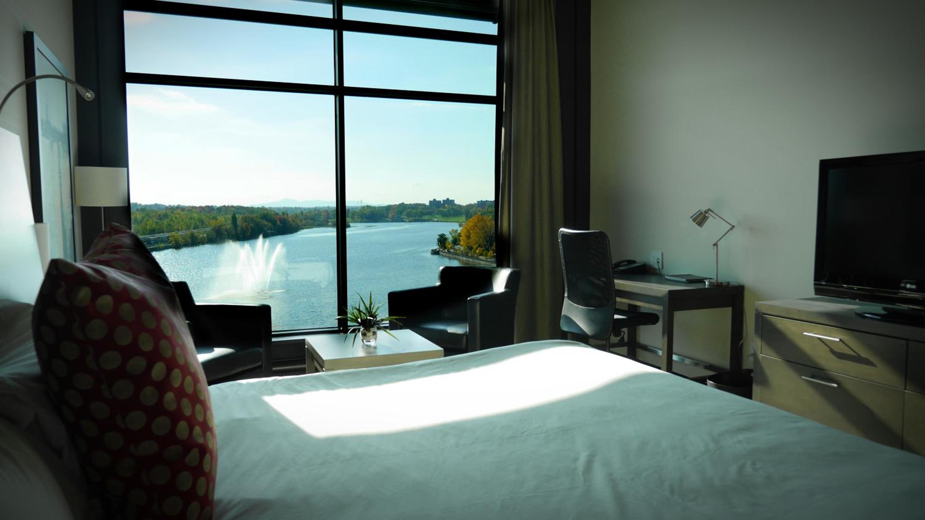 Deluxe King Room - Photo 4