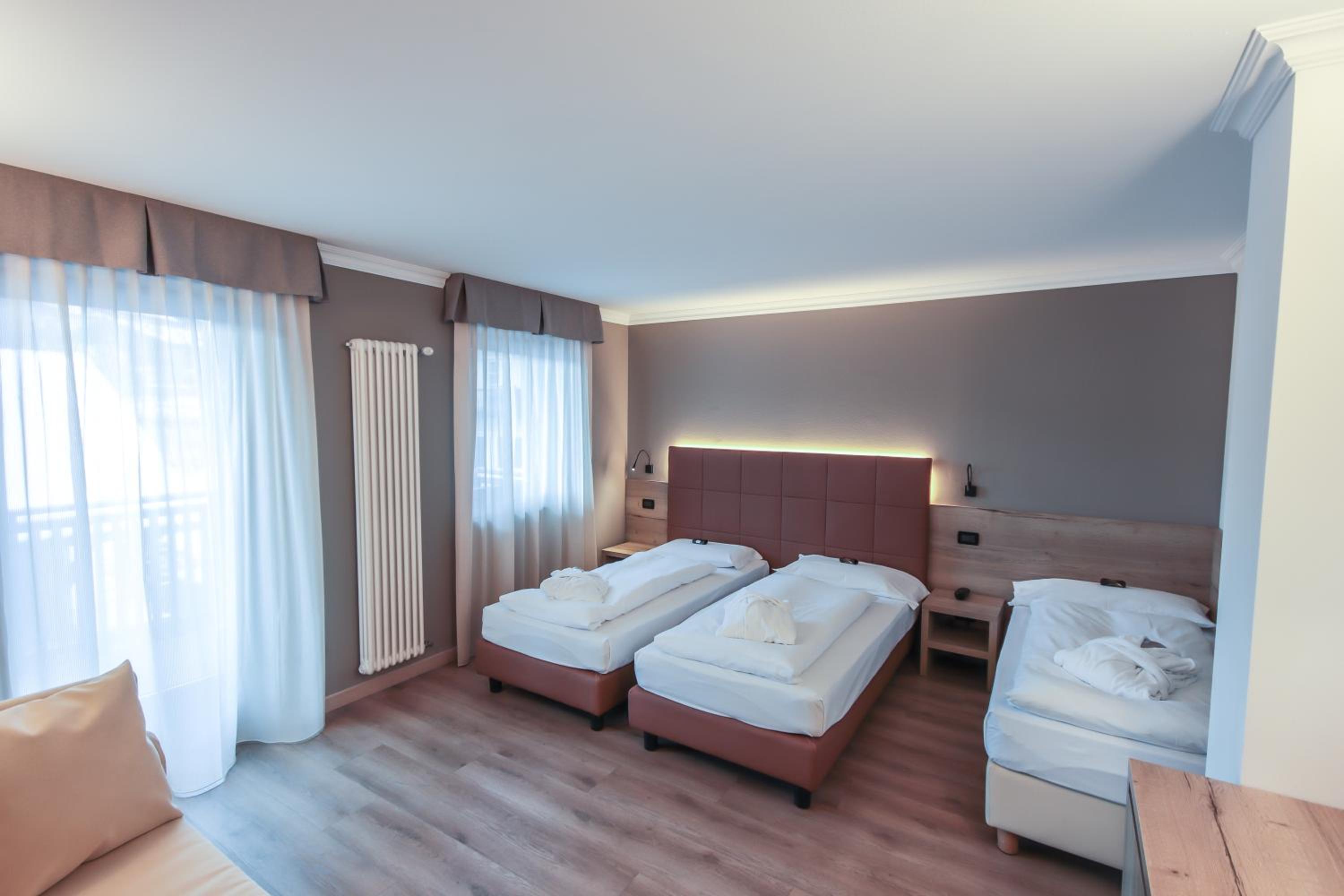Family Room (2 Adults + 1 Child)