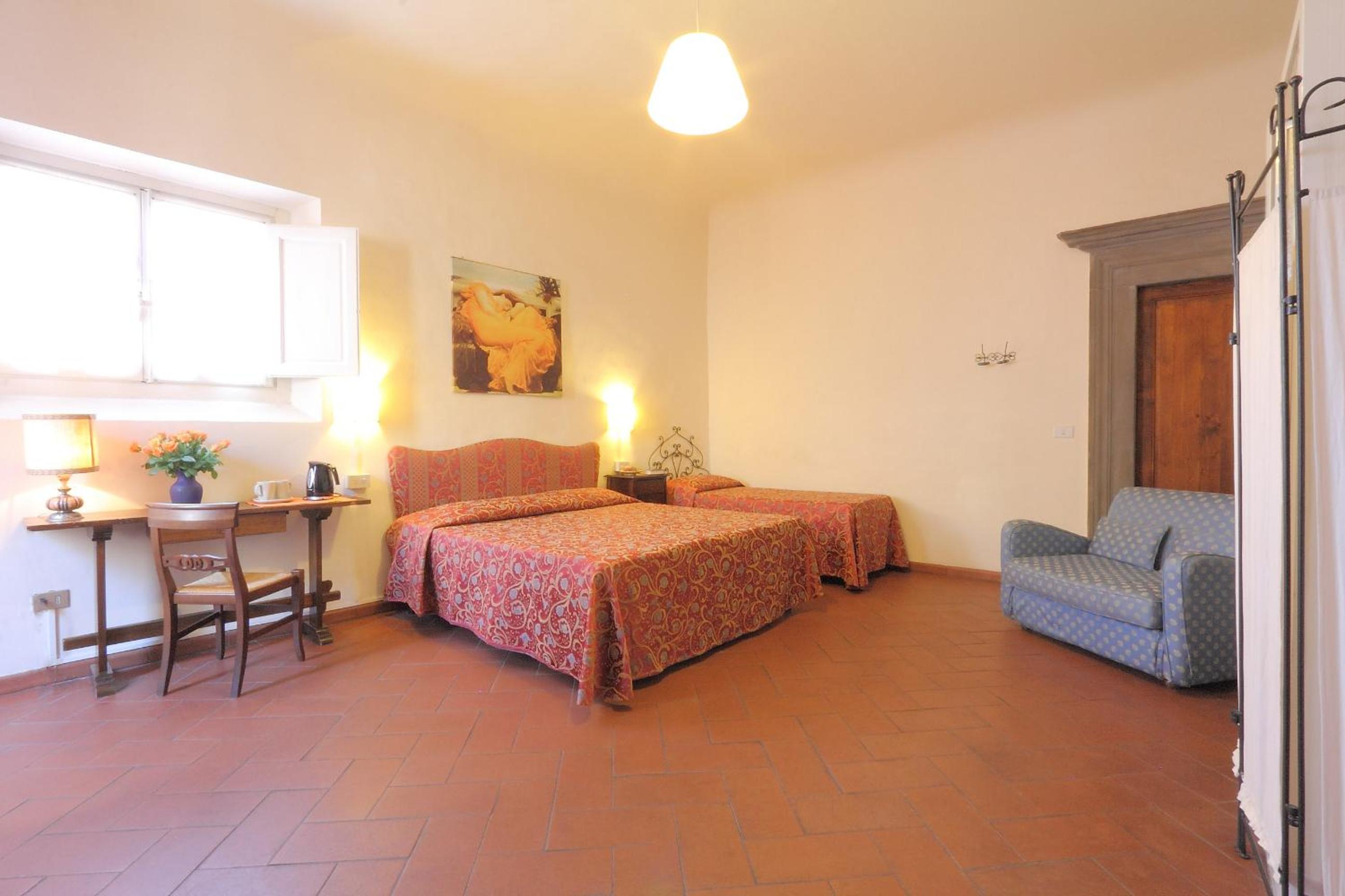 Triple Room With Private Shower and Shared Toilet photo 1