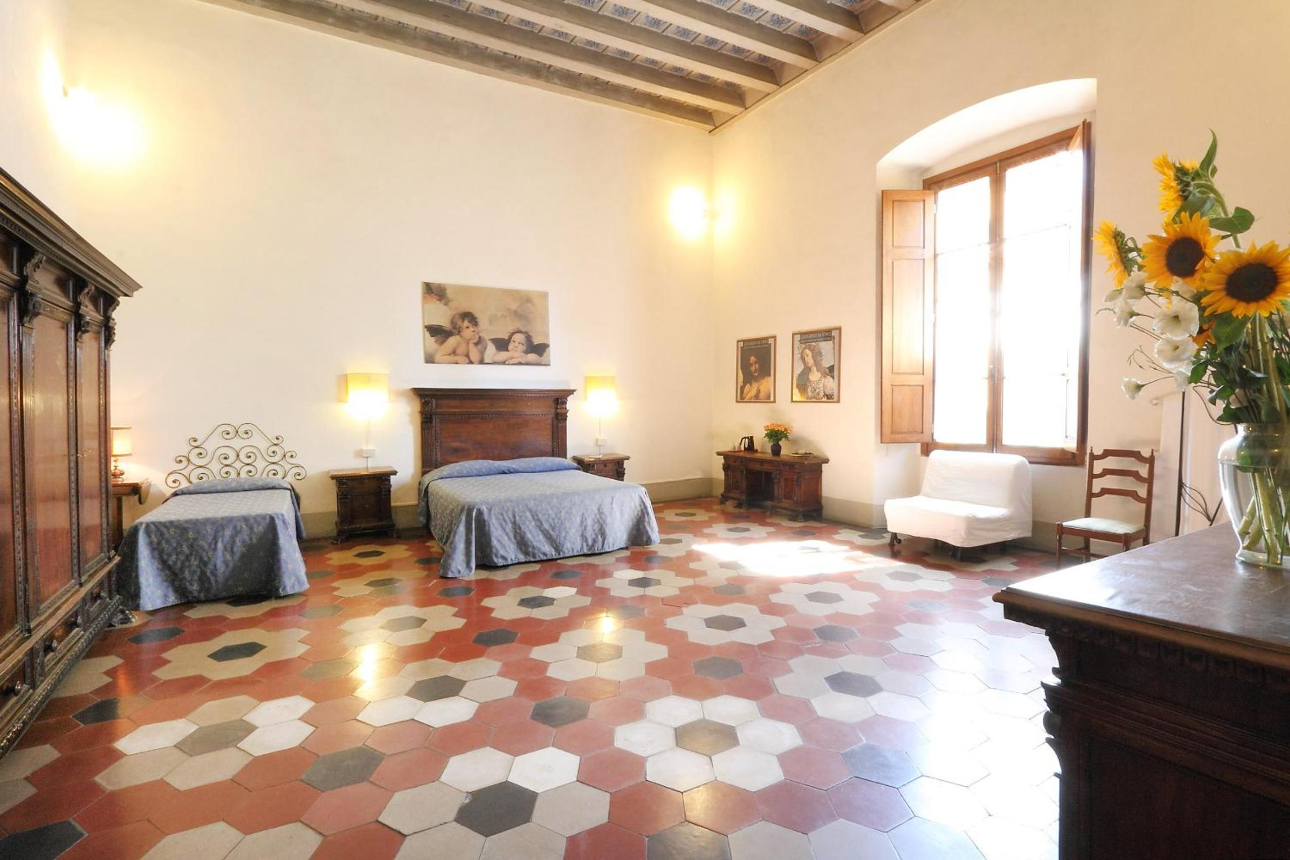Triple Room With Private Shower and Shared Toilet photo 3