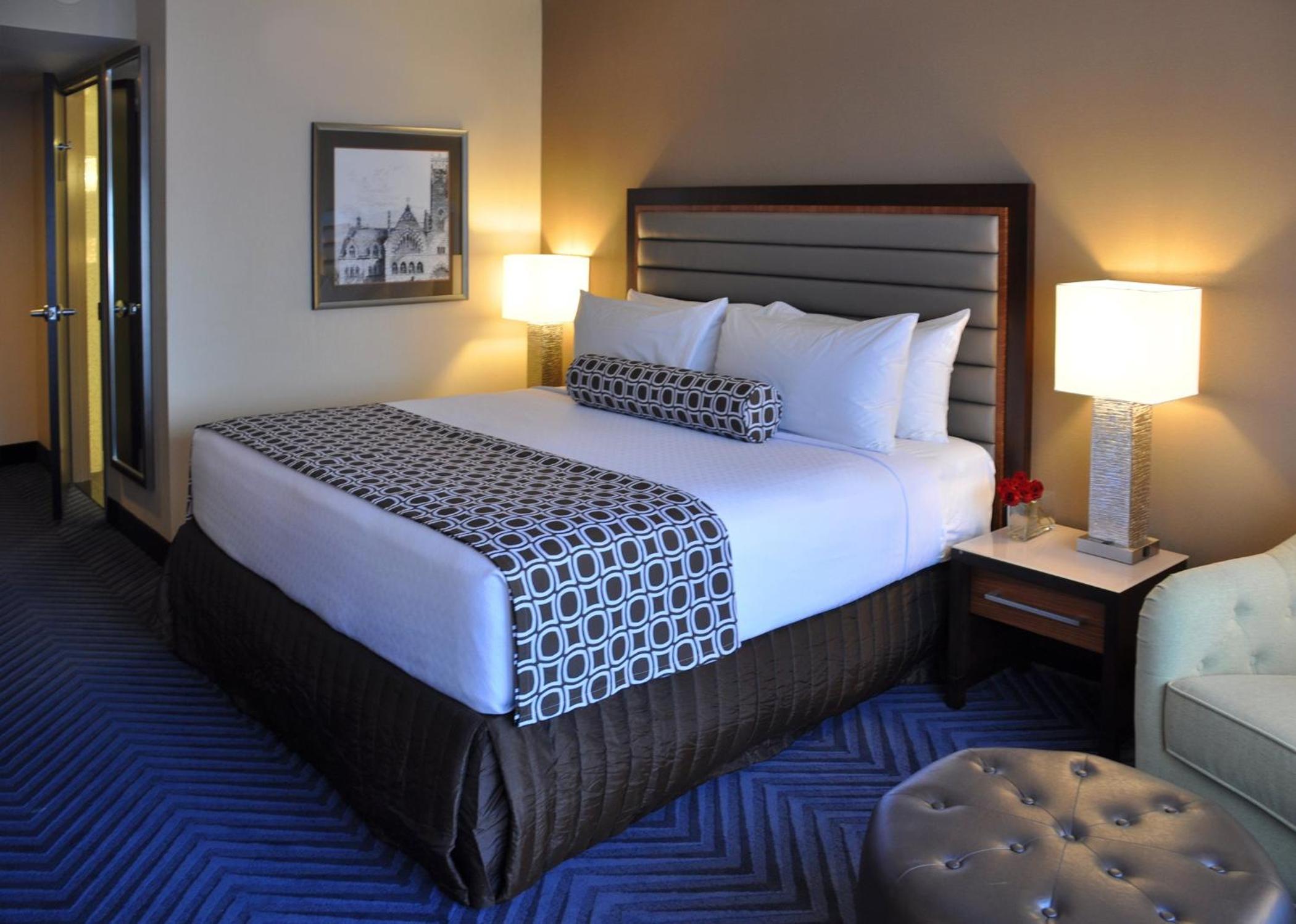 Standard King Room - Photo 4