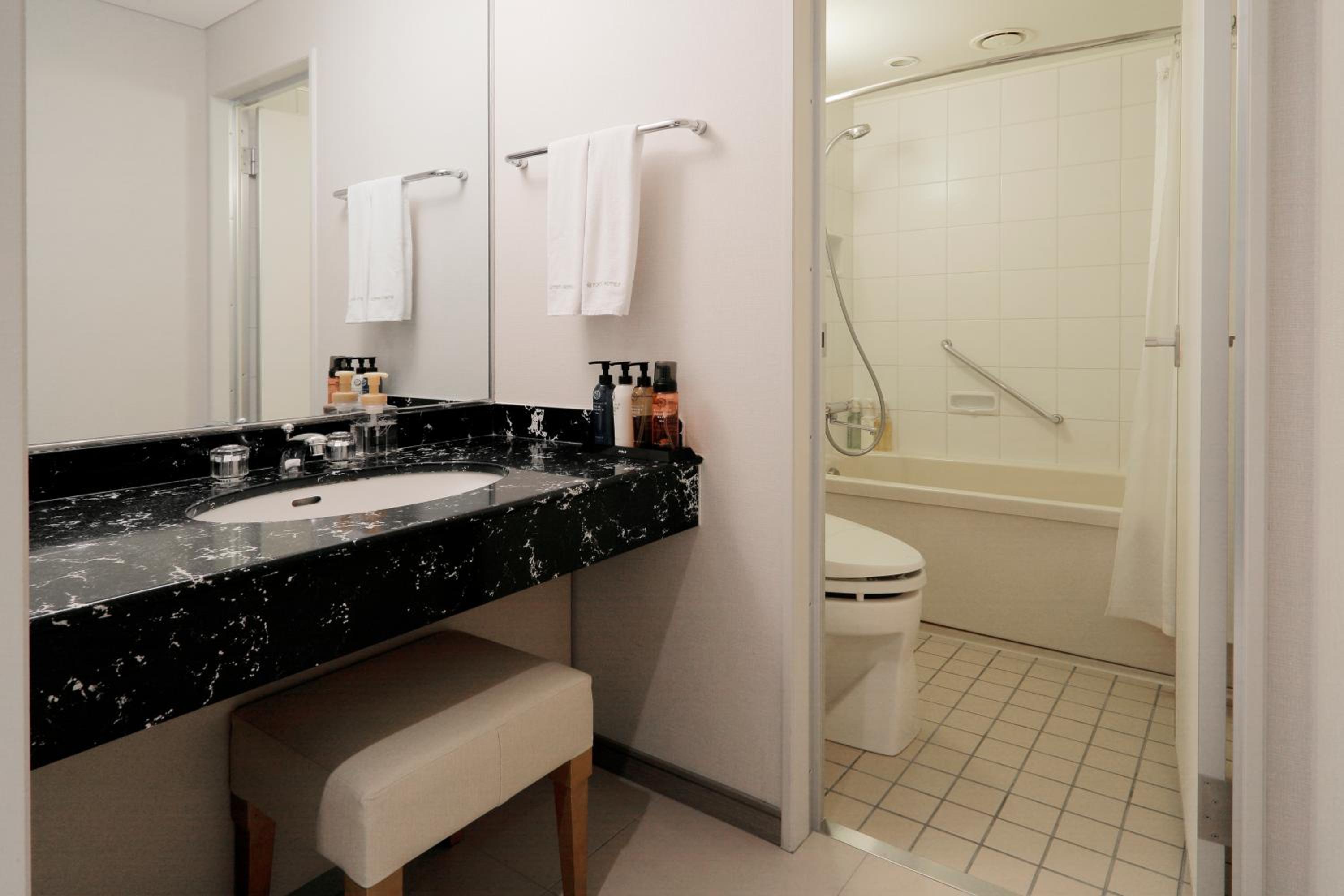 Twin Room - Smoking - Standard Floor - Photo 8