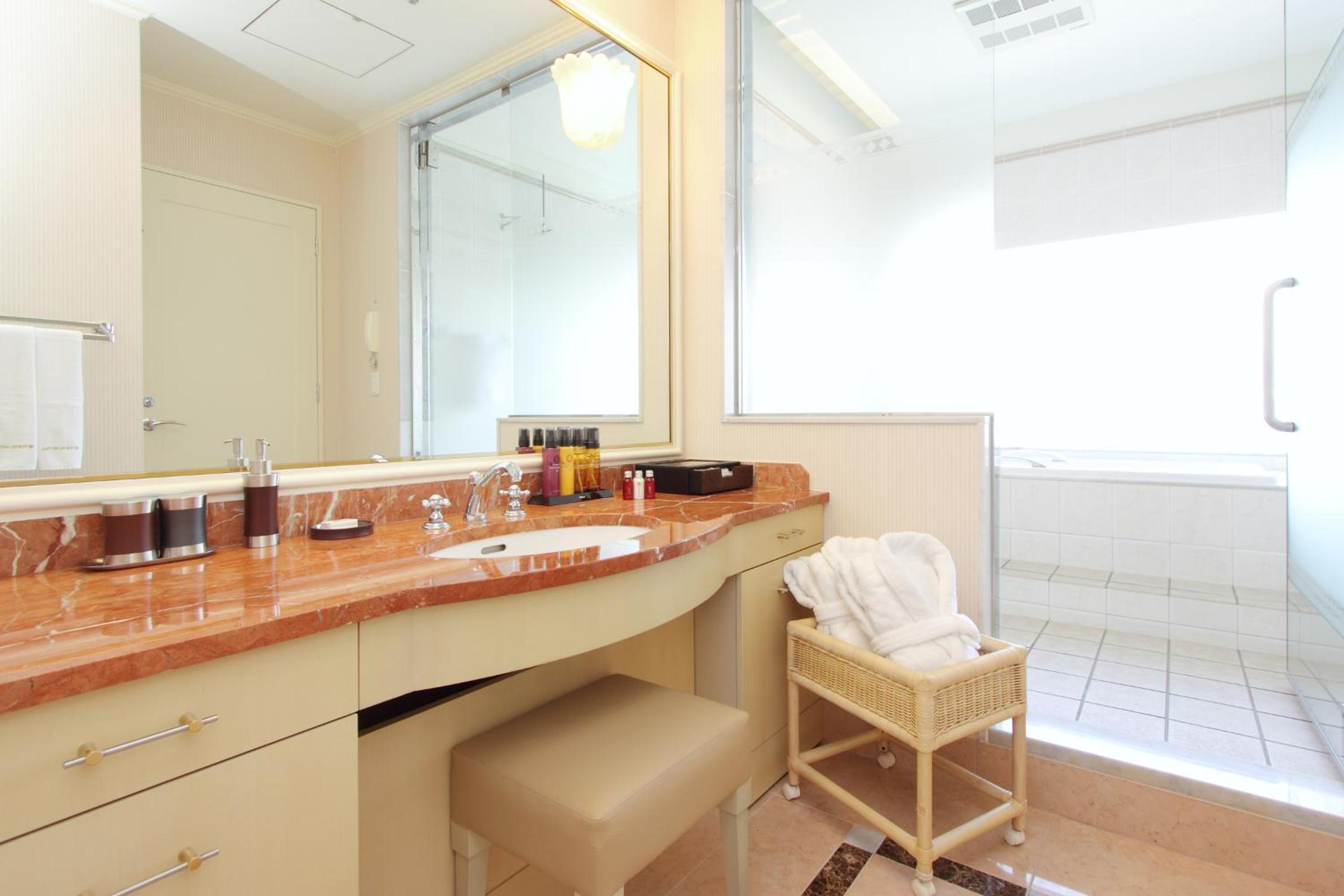 Premium Suite - Non-Smoking - Premium Floor