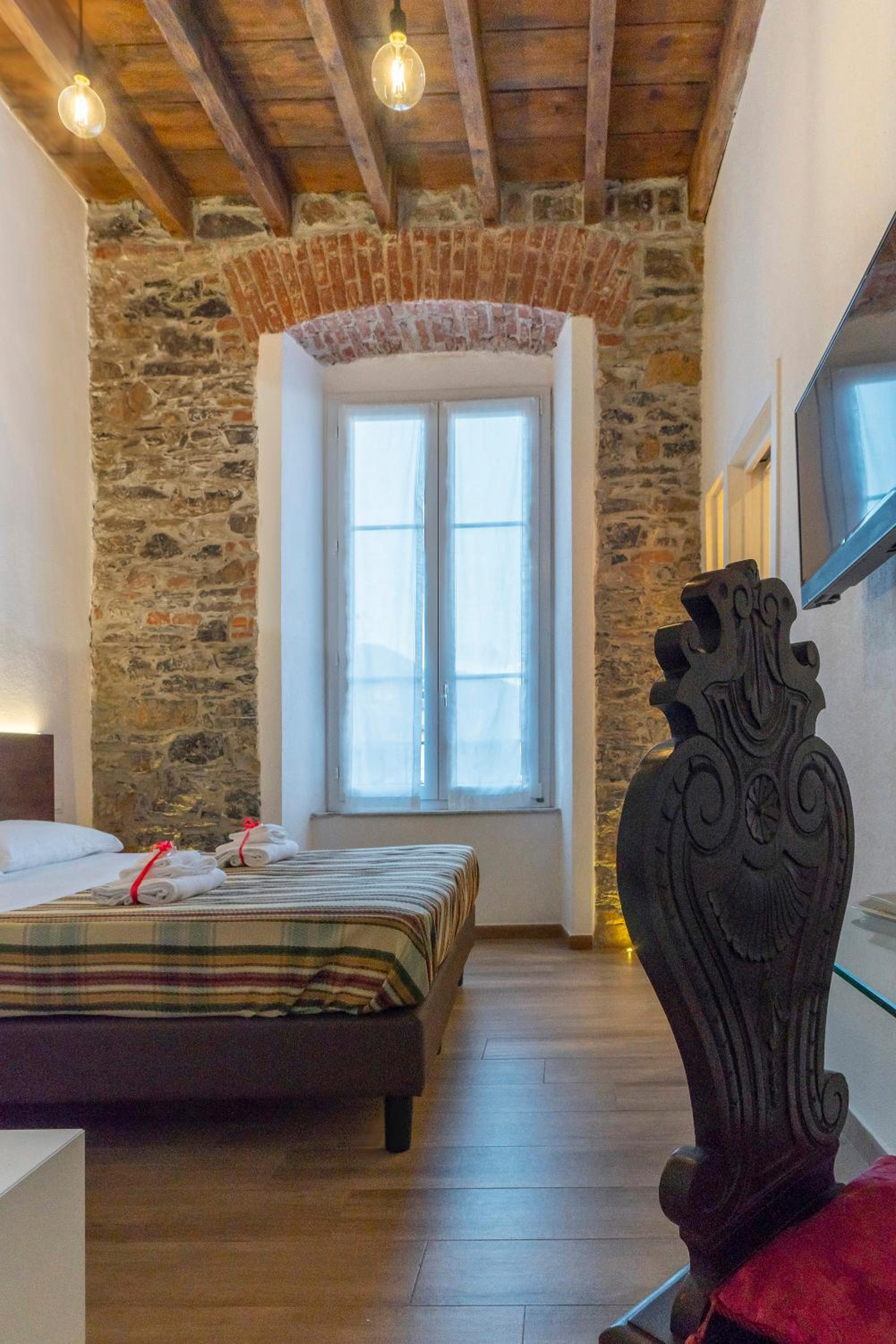 Deluxe Double or Twin Room with City View - Photo 20