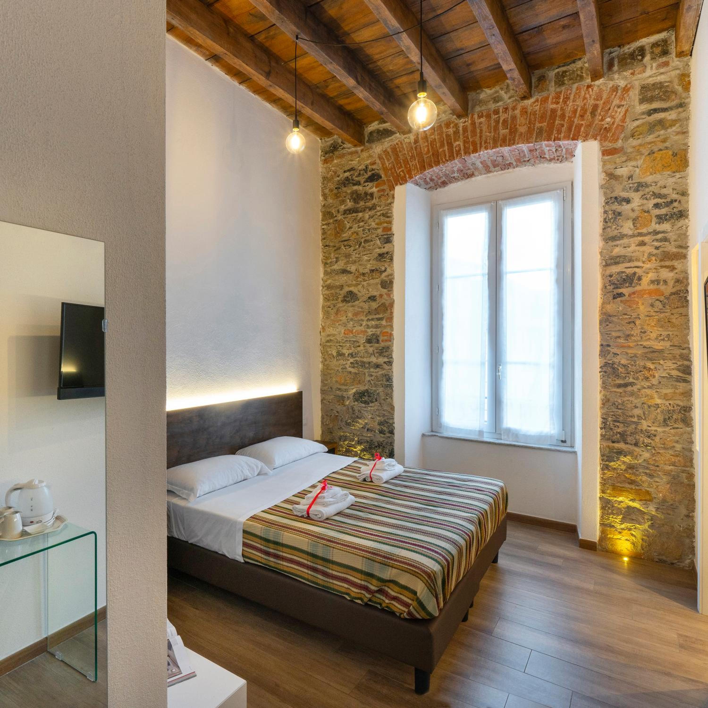 Deluxe Double or Twin Room with City View - Photo 19
