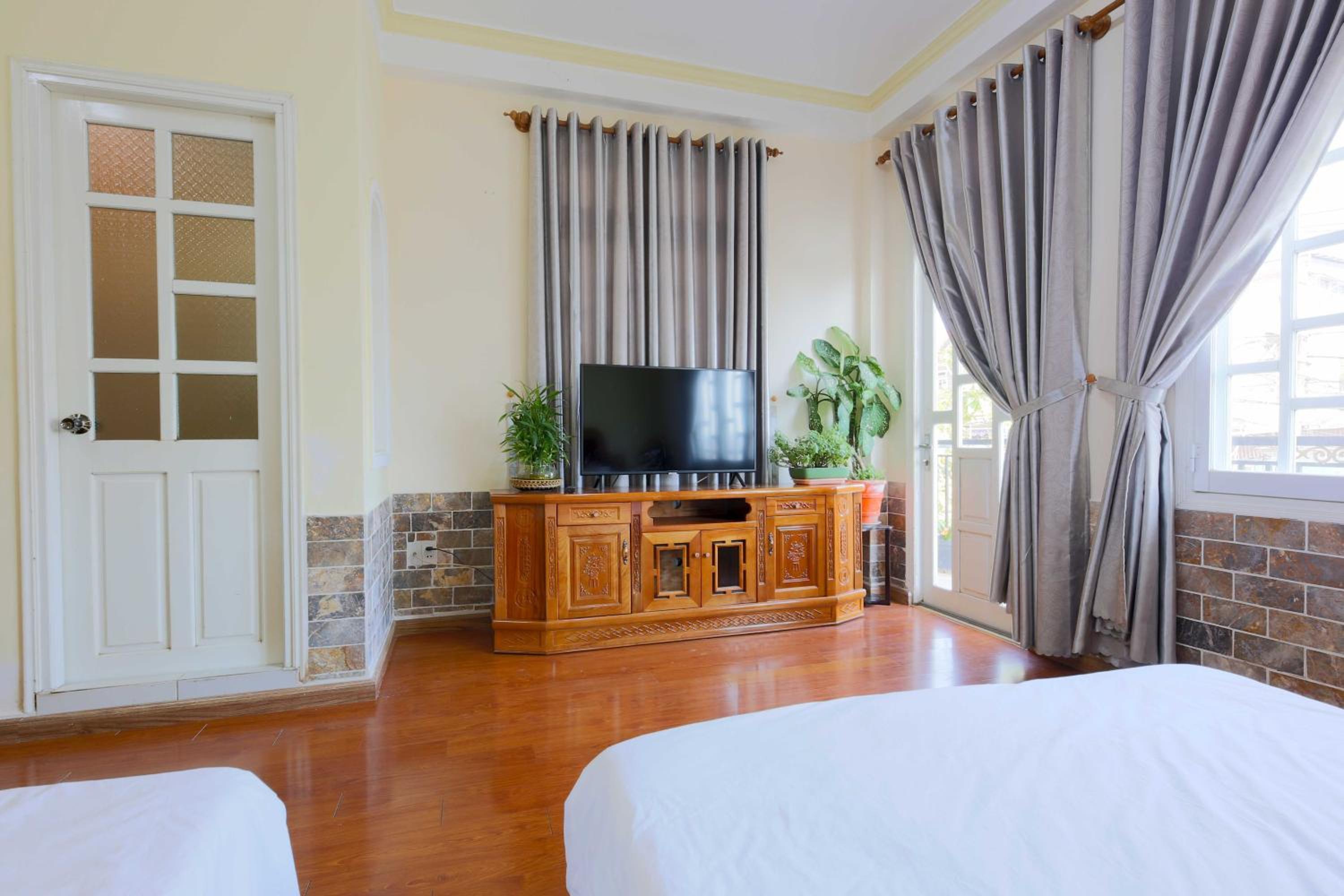 Double Room with Balcony (3 Adults)