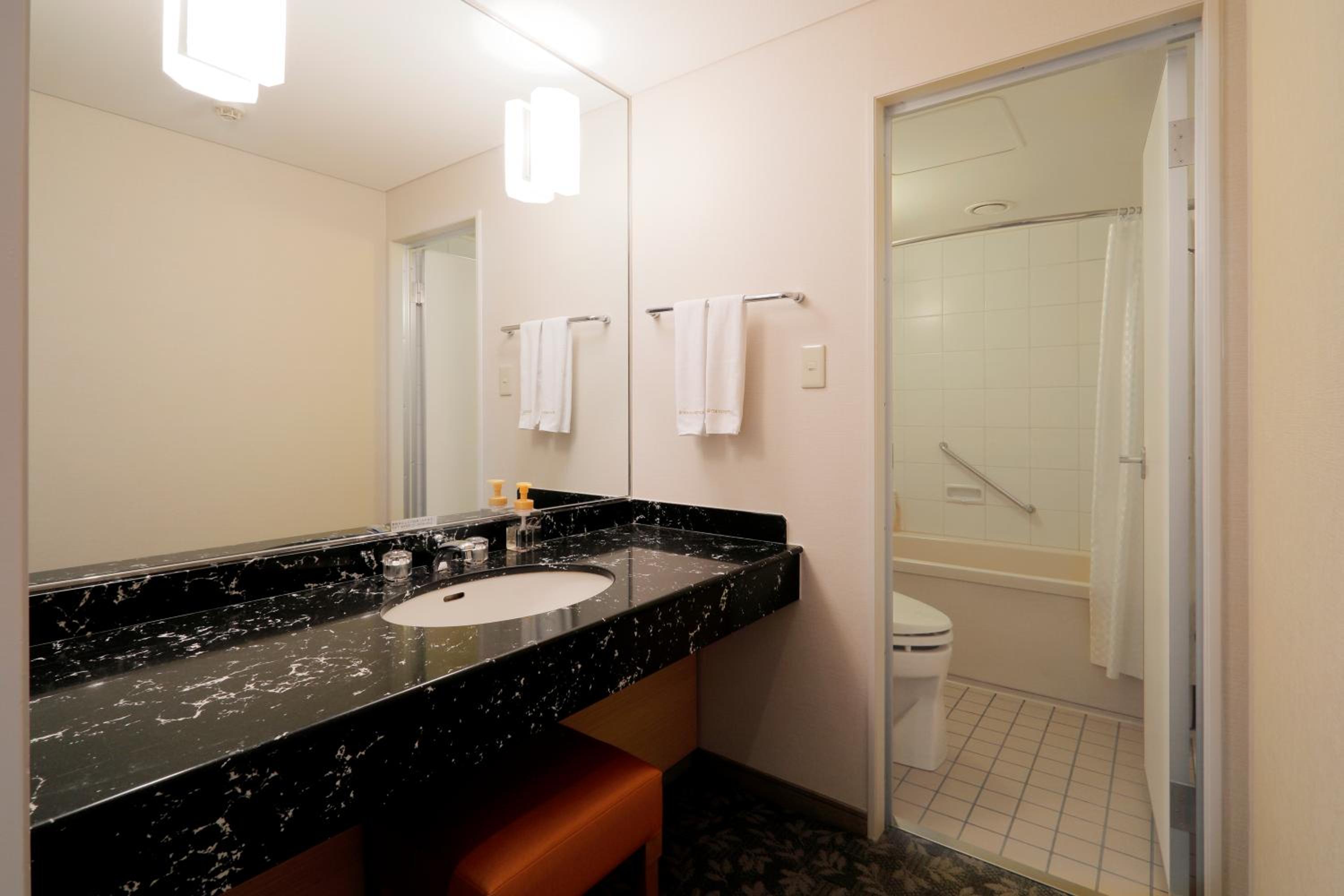 Superior Twin Room with Extra Bed - Non-Smoking - Standard Floor - Photo 7