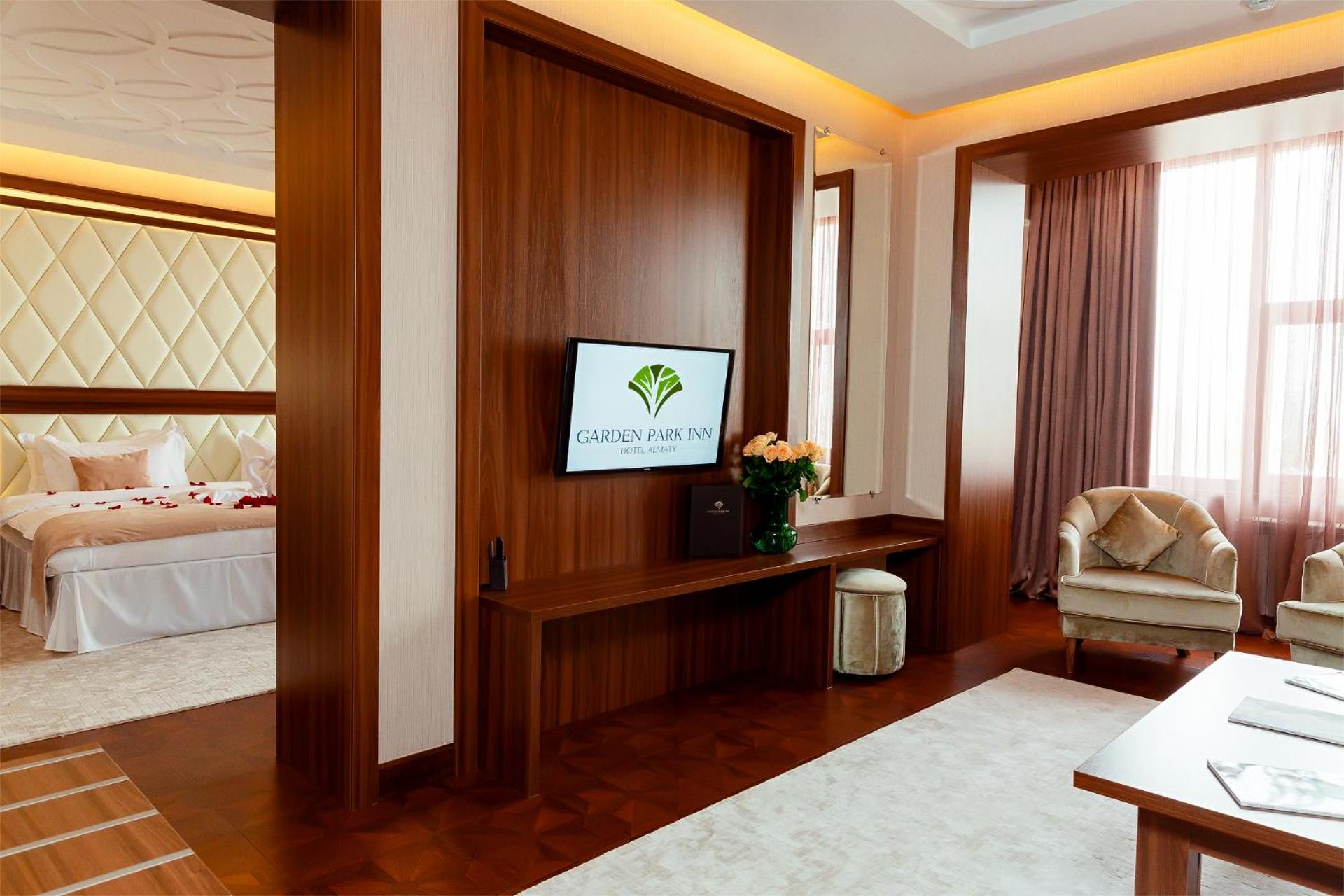 Superior King Suite photo 2