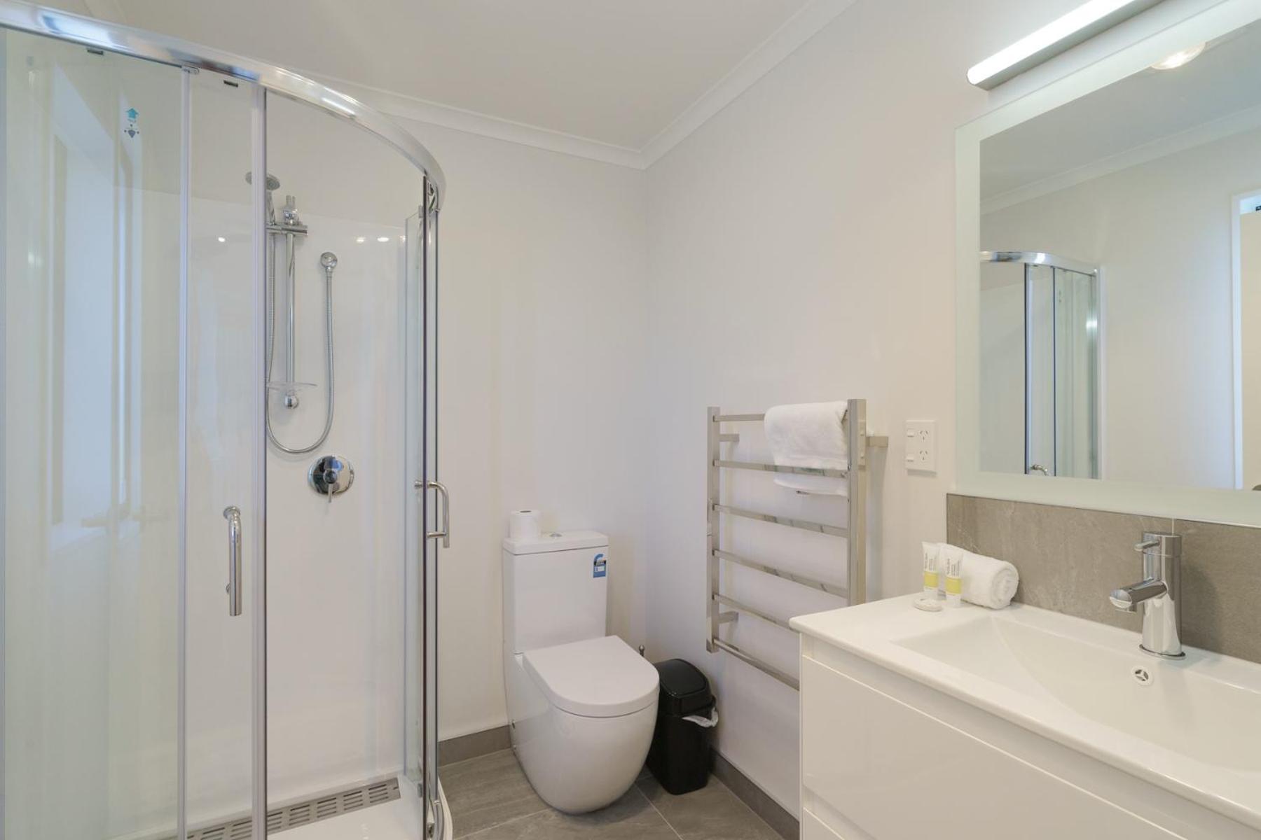 Three-Bedroom Apartment - Photo 9