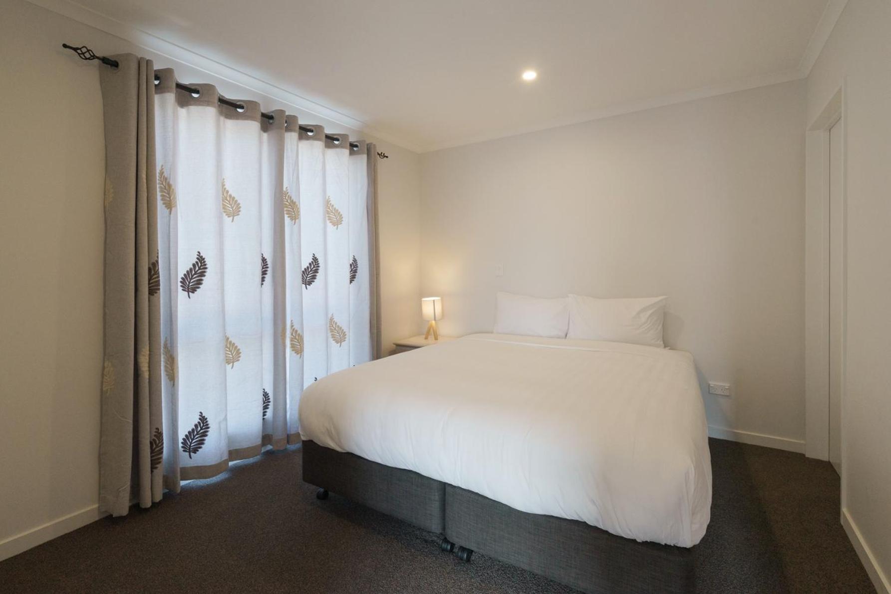 Three-Bedroom Apartment - Photo 6