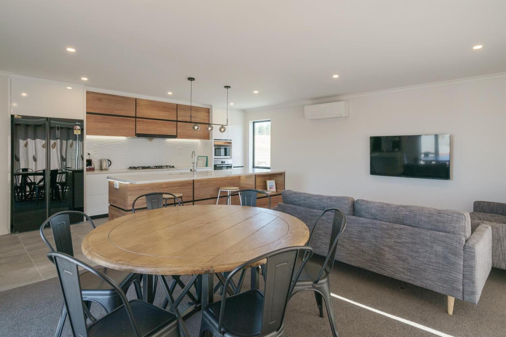 Three-Bedroom Apartment - Photo 5
