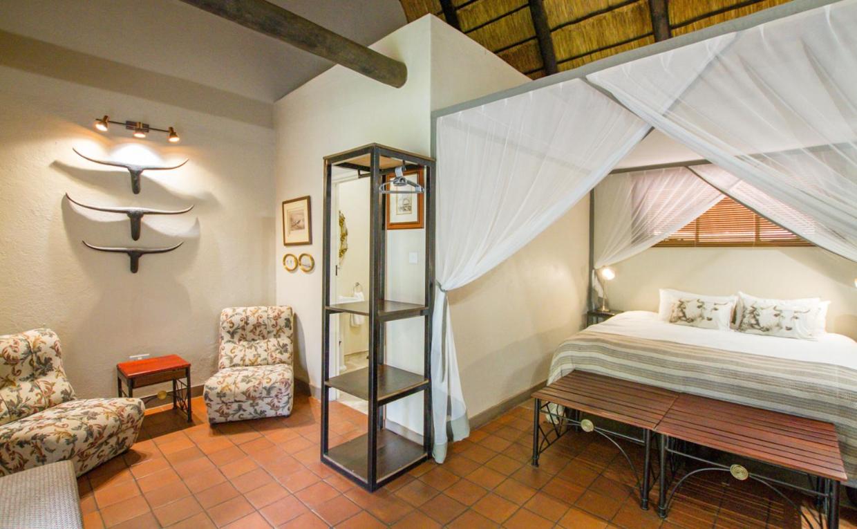 Deluxe Double or Twin Room with Pool View photo 2