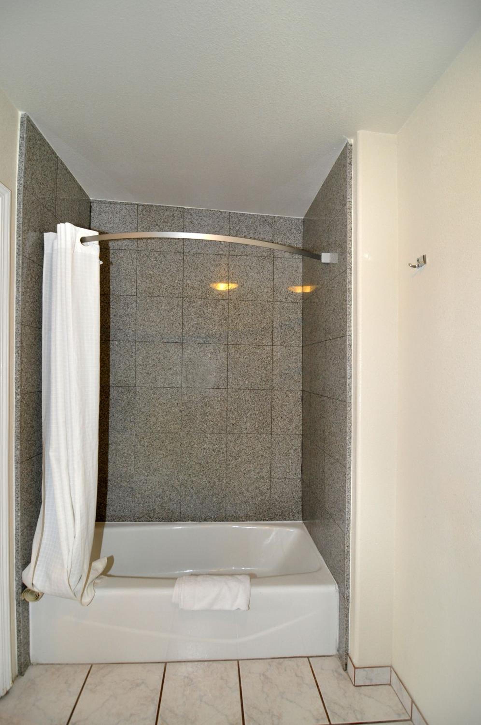 Double Room with Two Double Beds - Non-Smoking - Photo 6