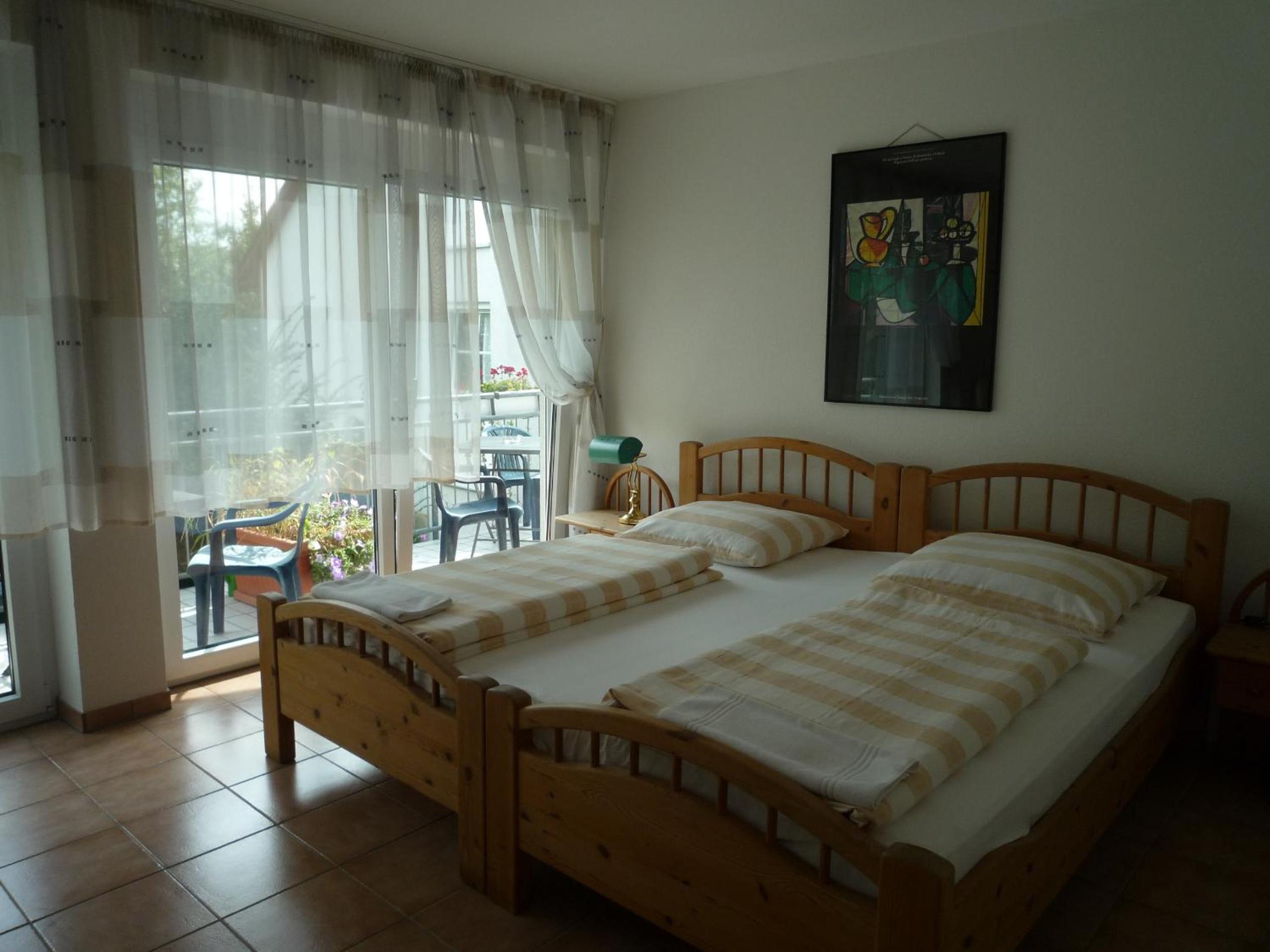 Apartment with Balcony - Photo 3