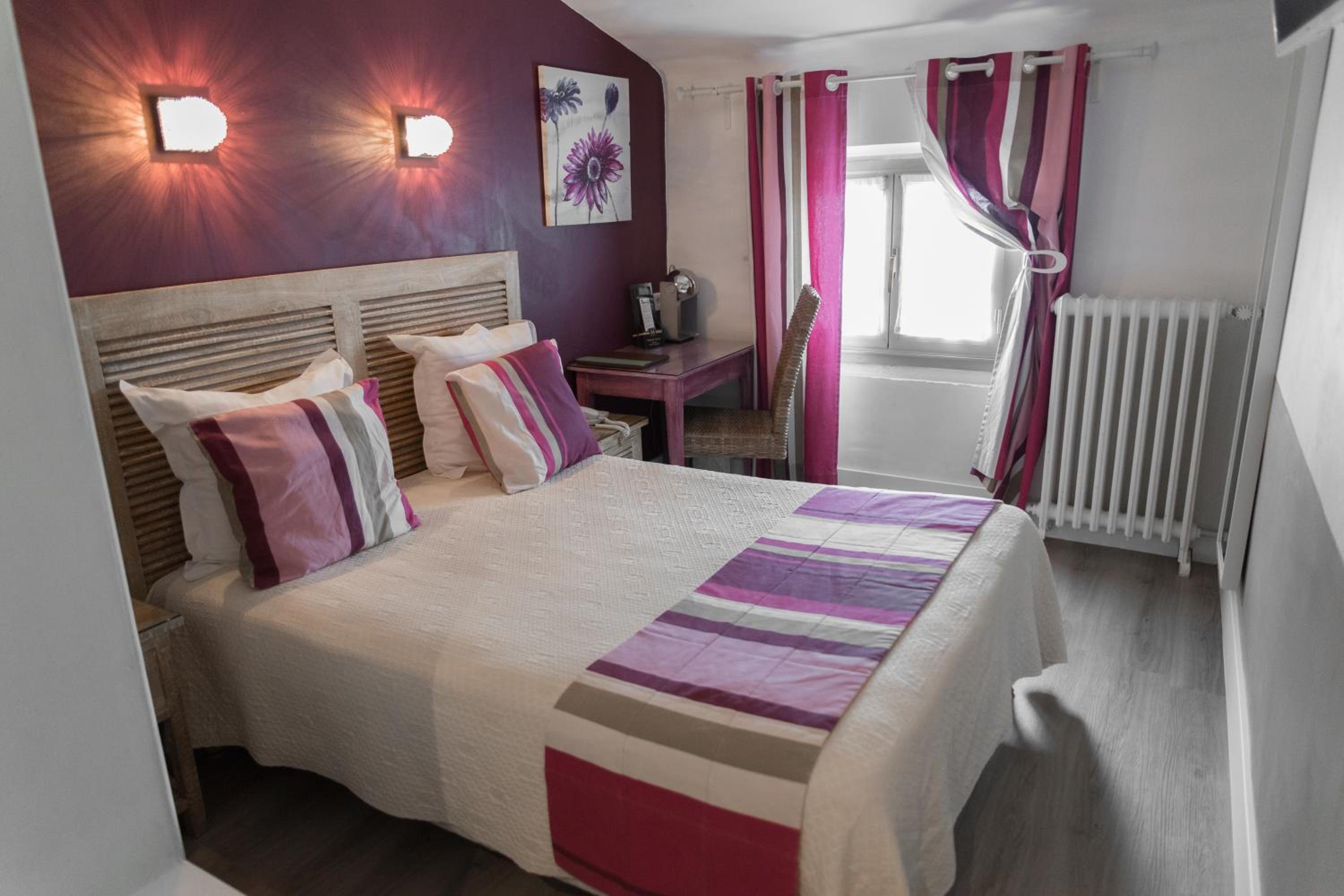 Standard Double Room - Photo 4