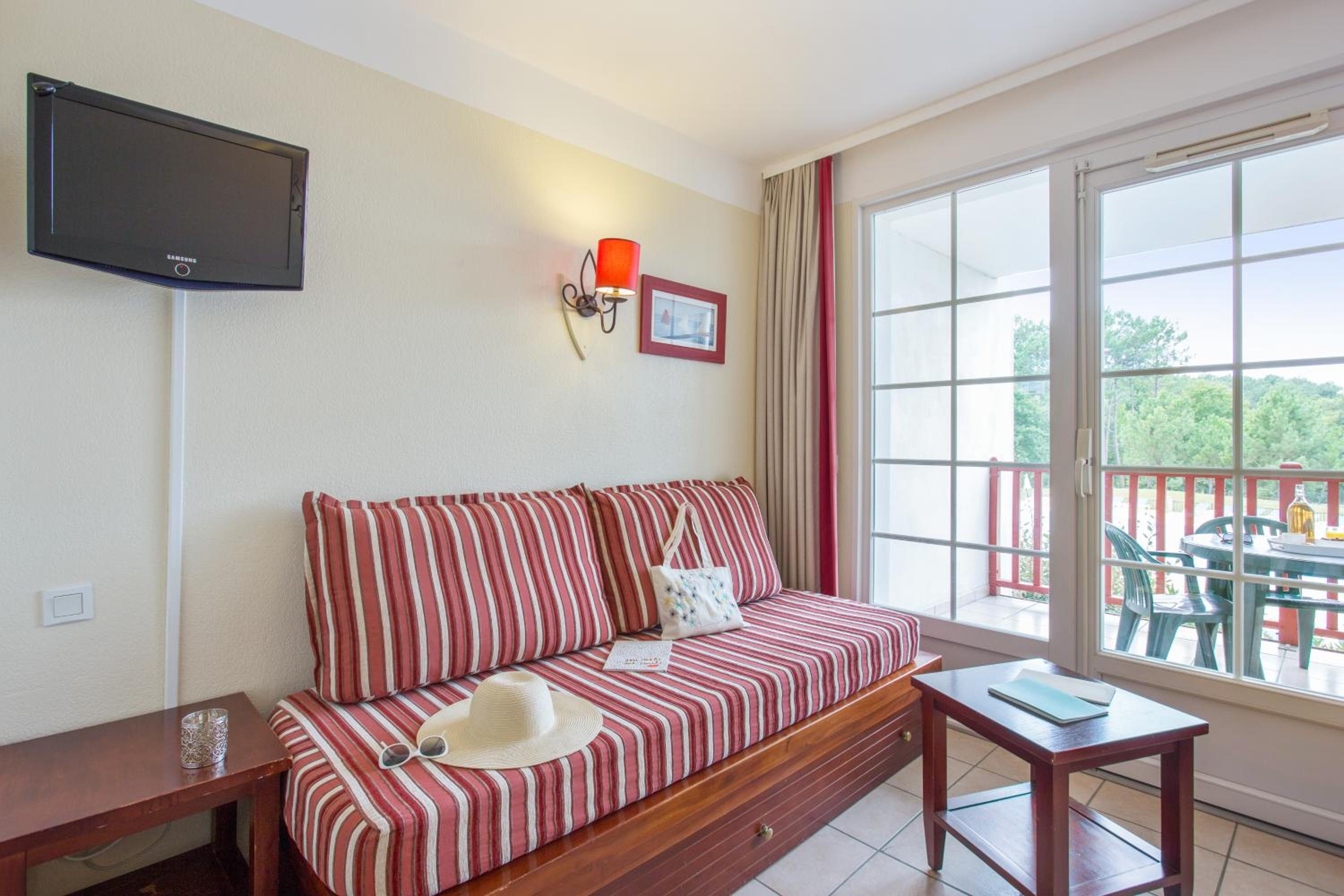 One-Bedroom Apartment with Terrace or Balcony (5 People) - Entrance