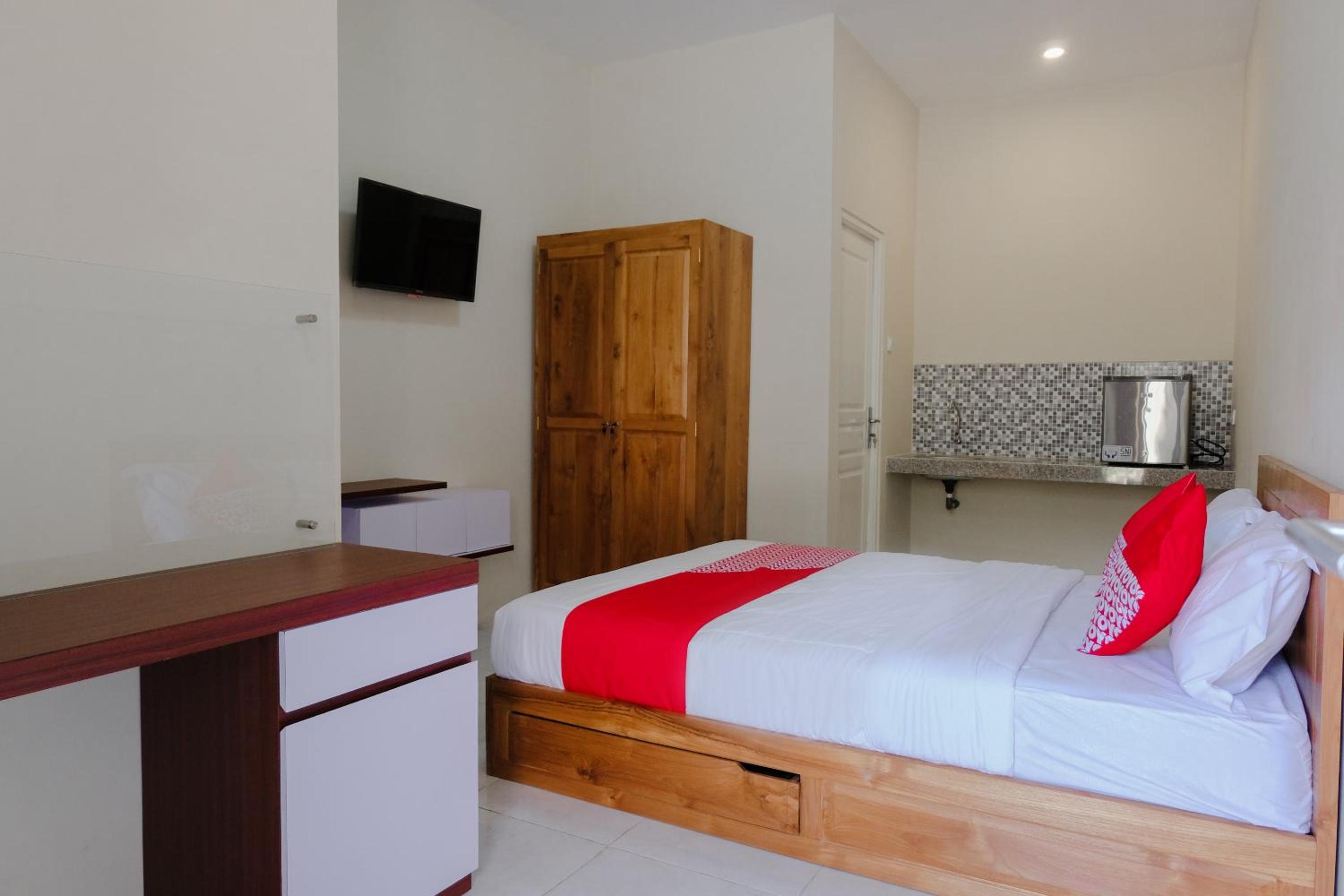 Superior Suite - Photo 11