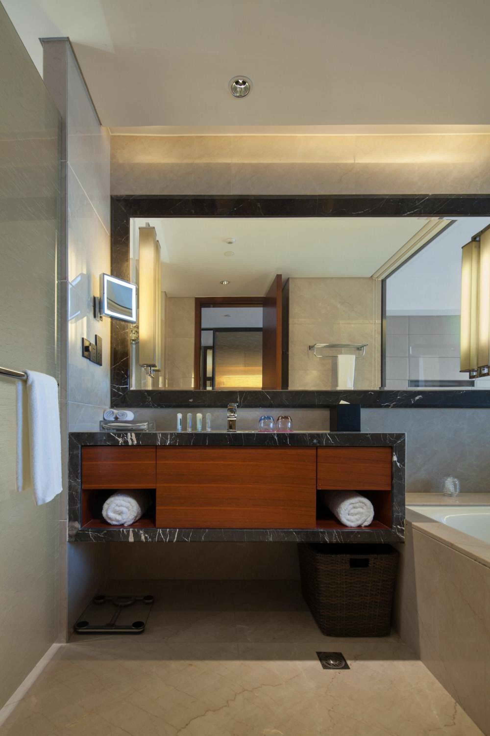 Standard King Room photo 3
