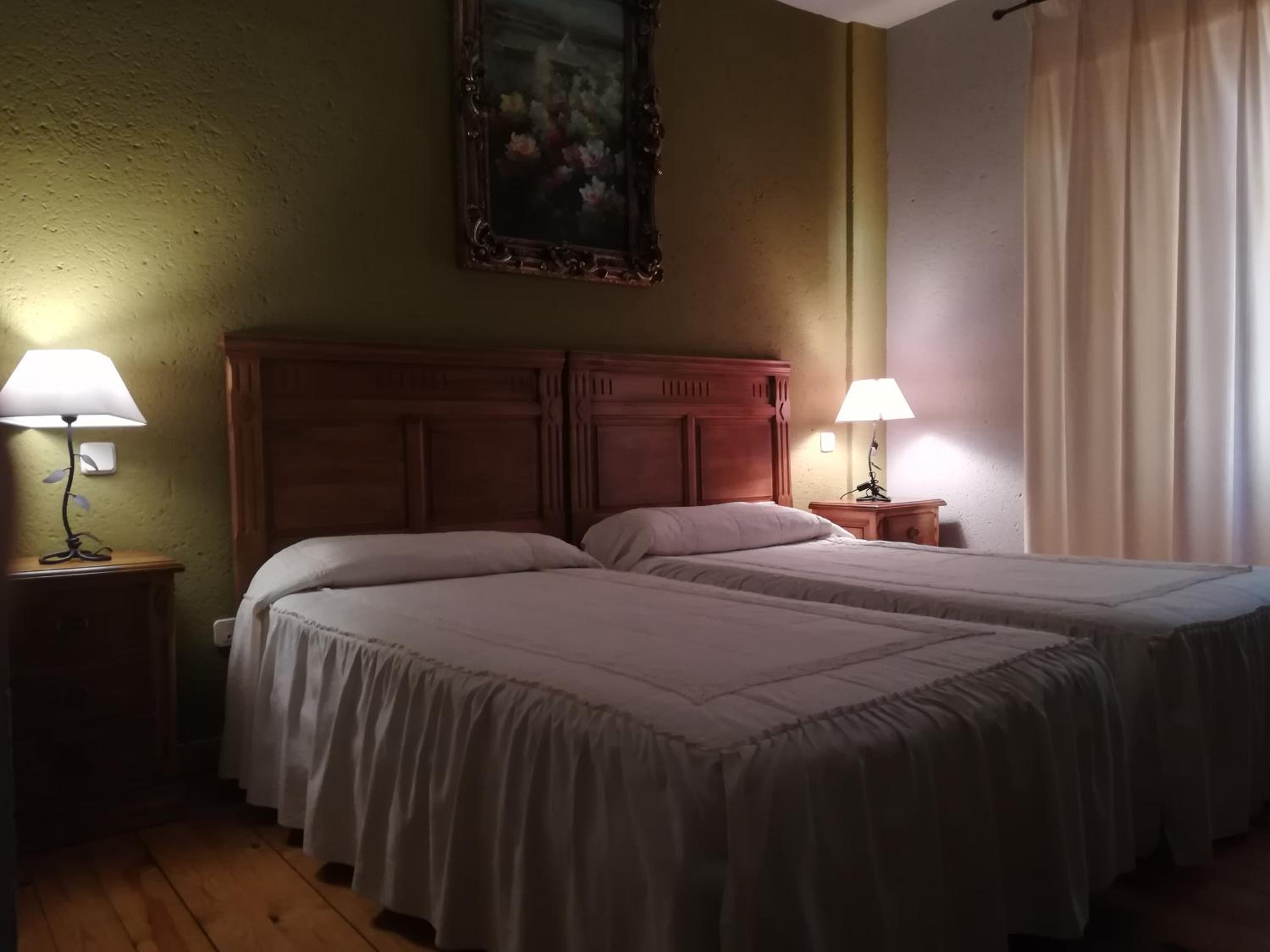 Twin Room - Photo 2