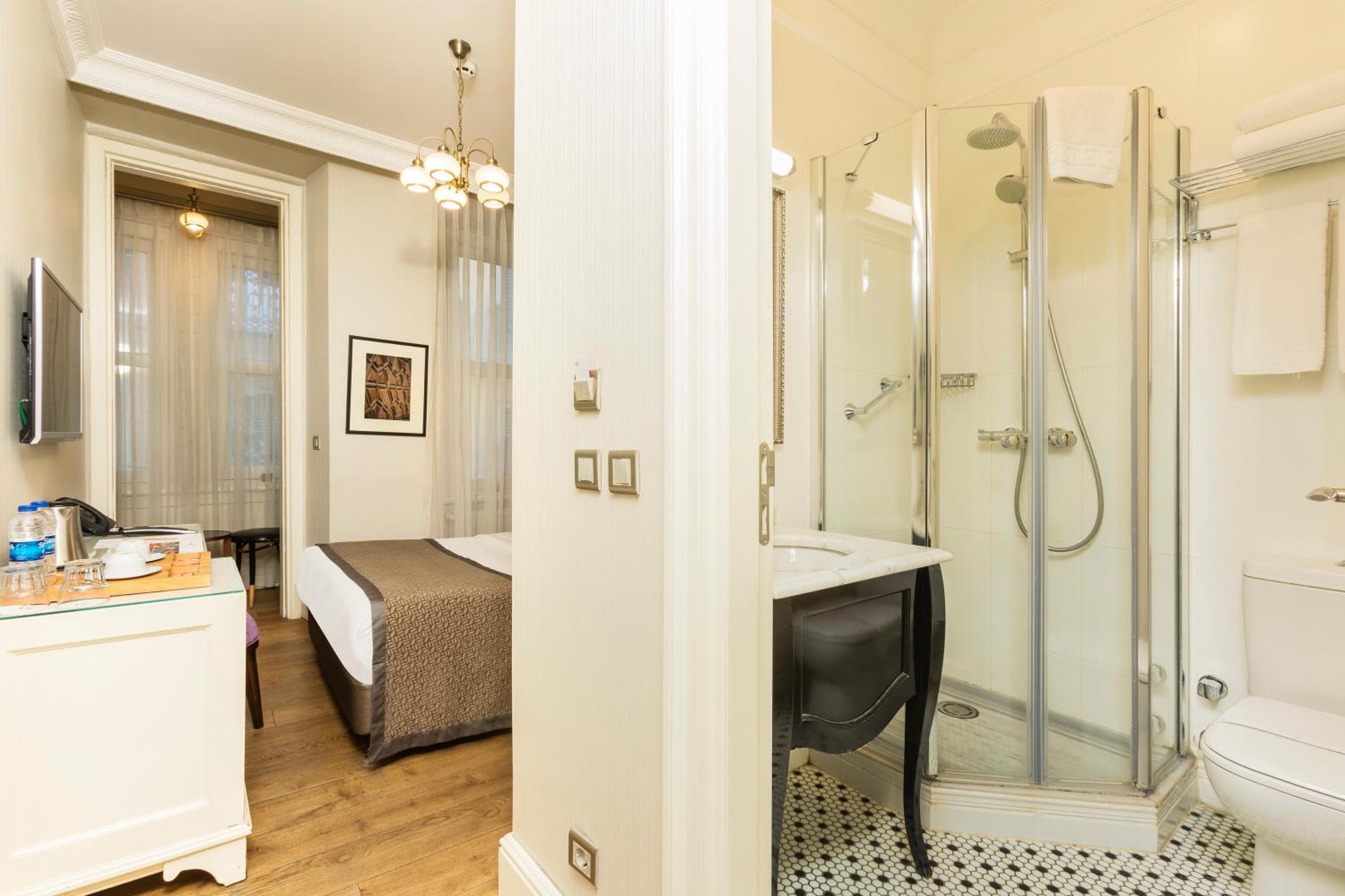 Deluxe Double Room photo 2