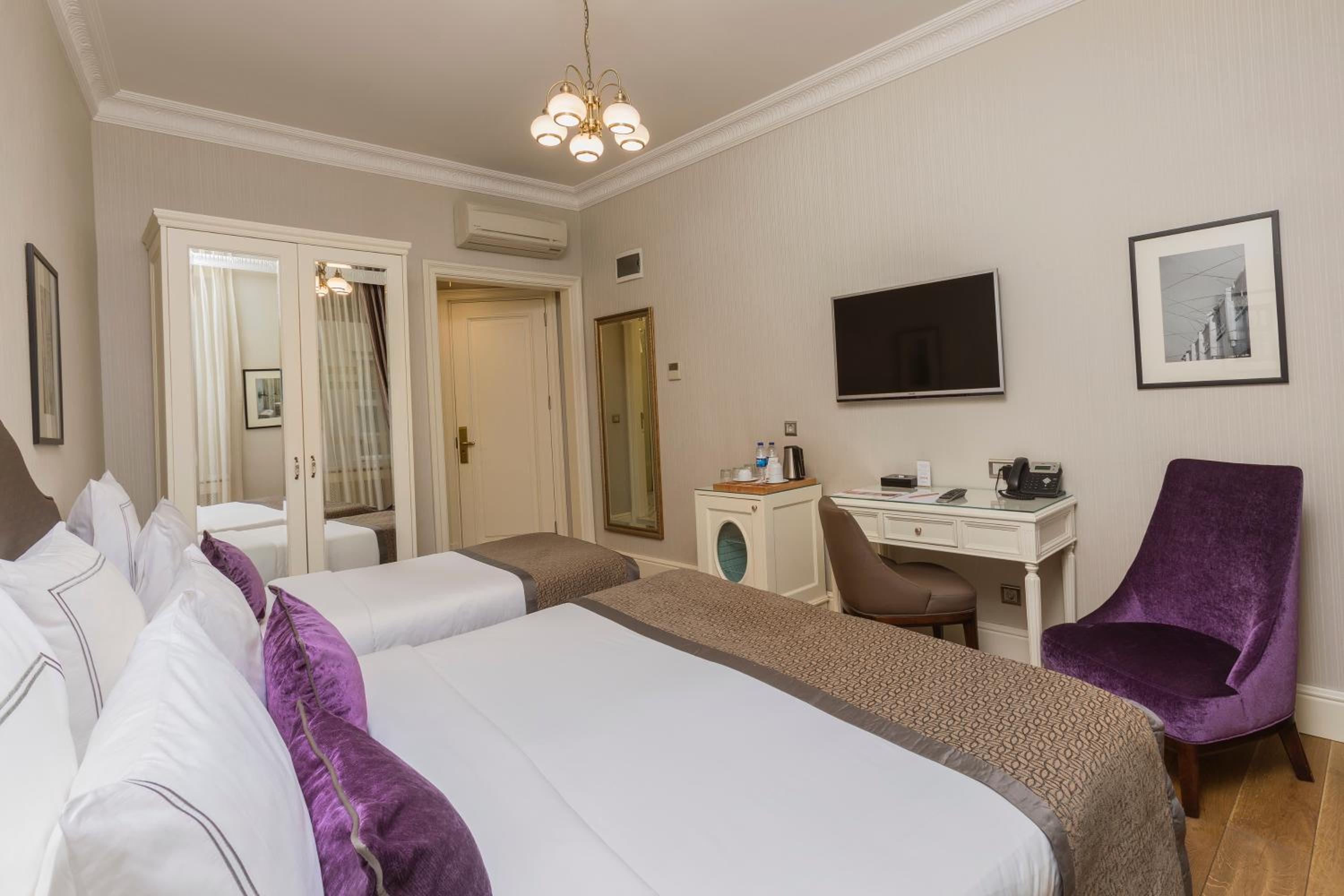 Deluxe Triple Room photo 3