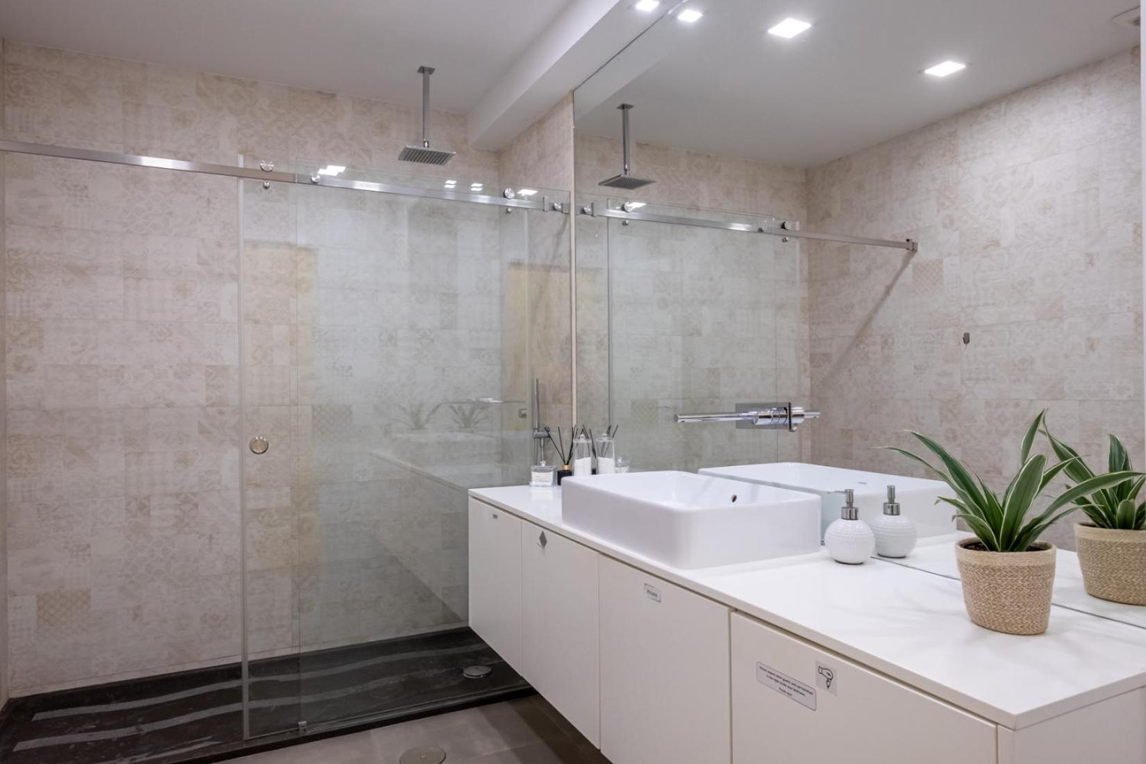 Double Room with Shared Bathroom photo 2