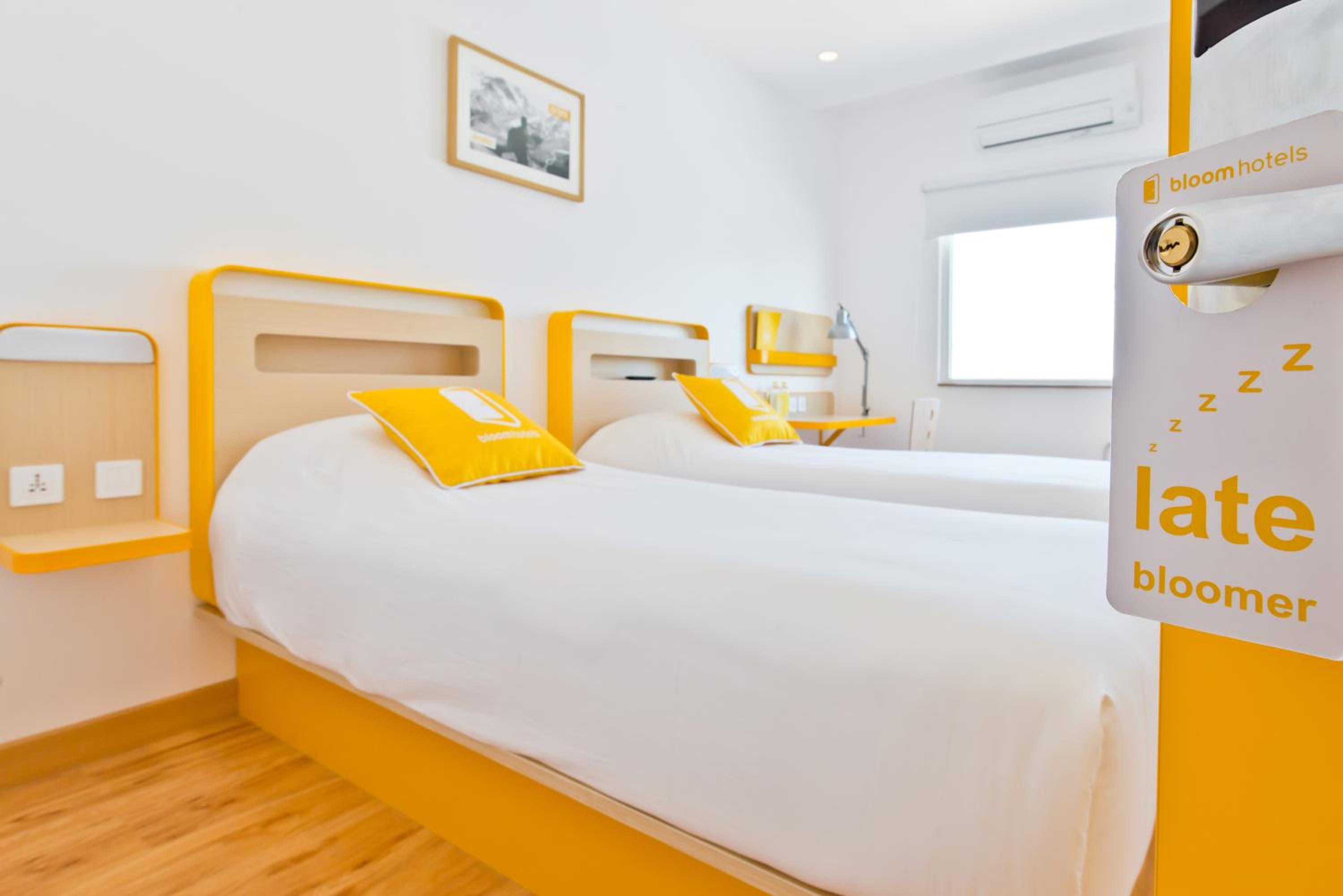 Standard Twin Room - Photo 7